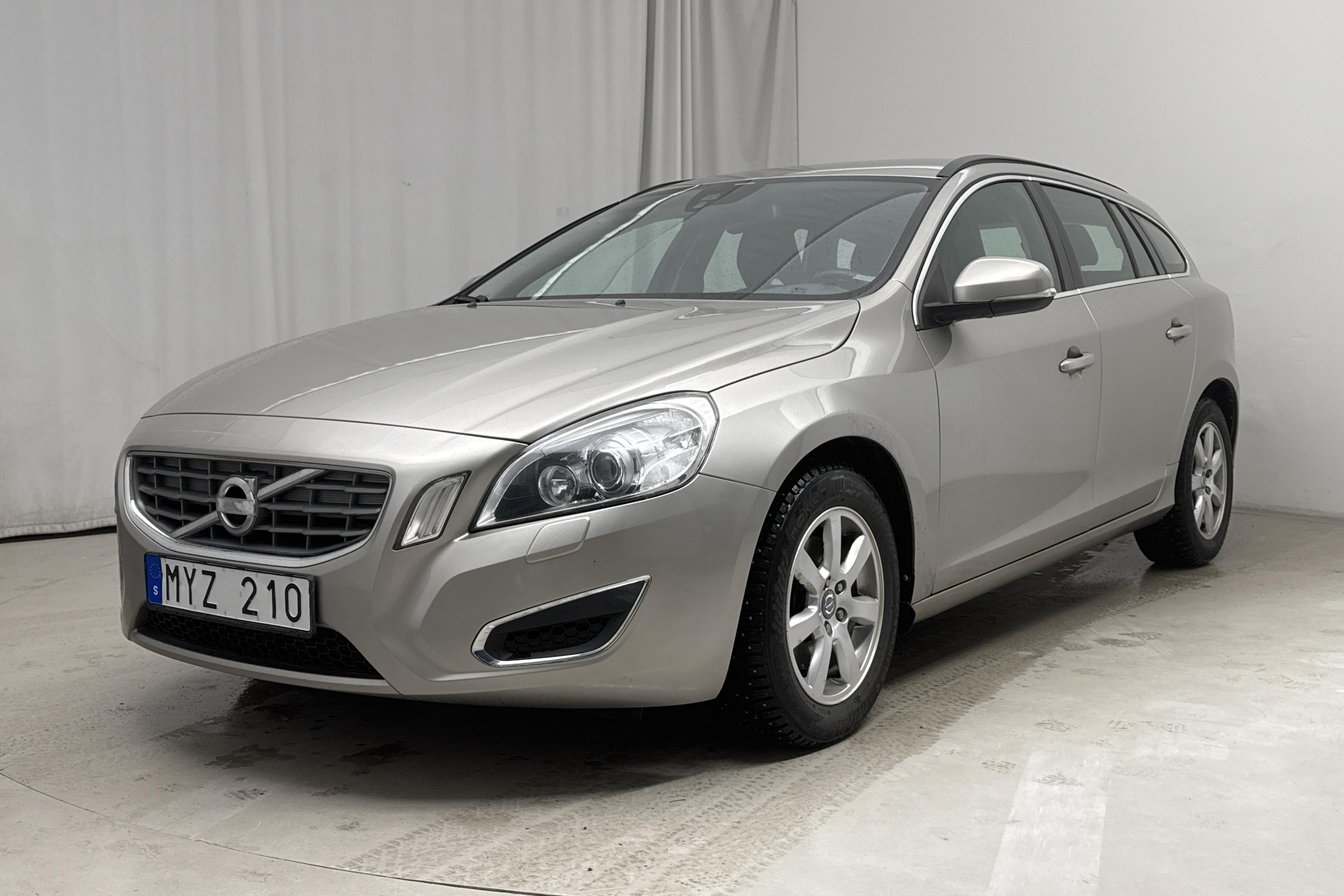 Volvo V60 D2 (115hk) - 120 140 km - Manual - Light Brown - 2013