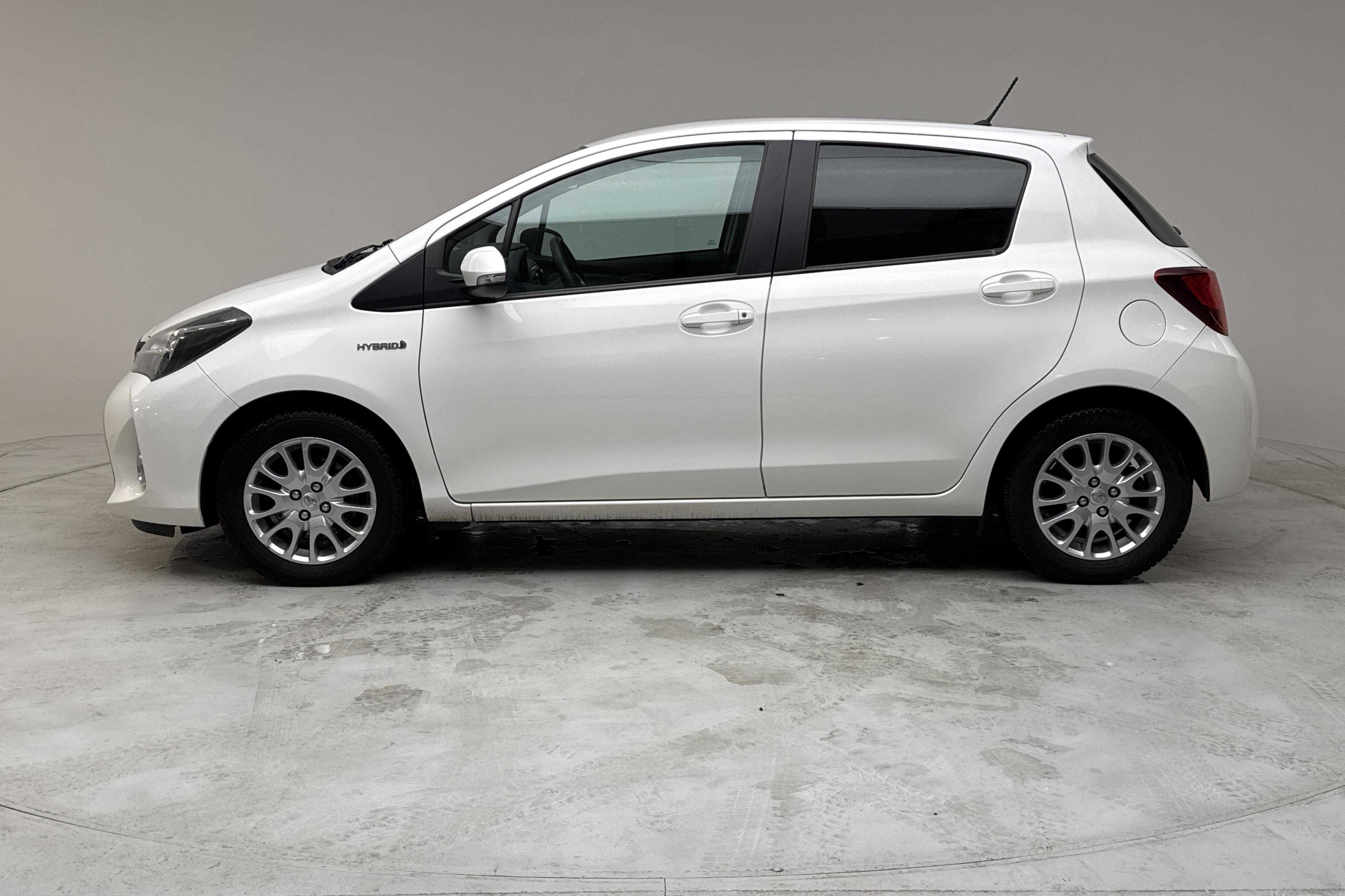 Toyota Yaris 1.5 HSD 5dr (75hk) - 110 740 km - Automaatne - valge - 2015