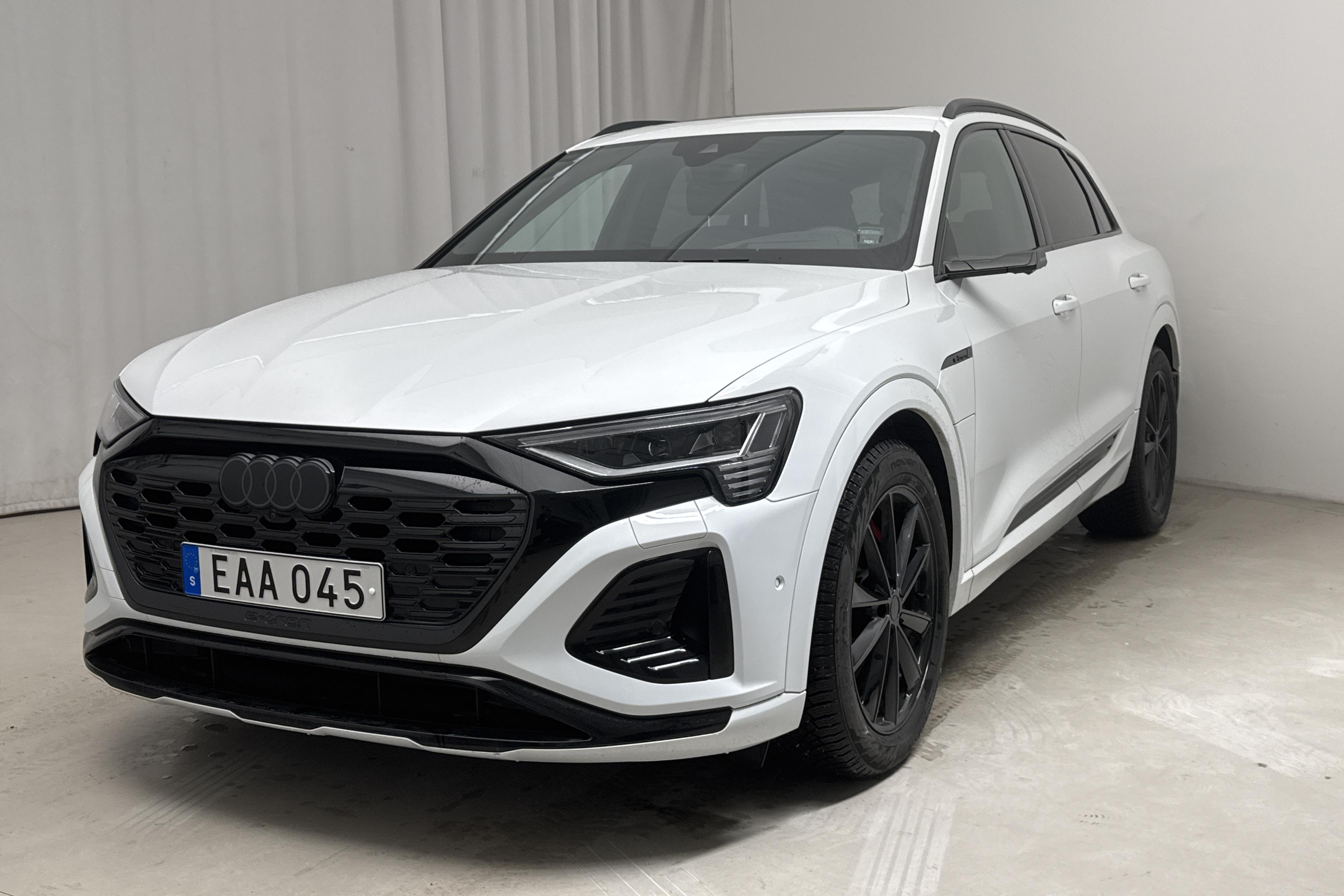 Audi Q8 55 e-tron quattro (408hk) - 23 980 km - Automatic - white - 2024