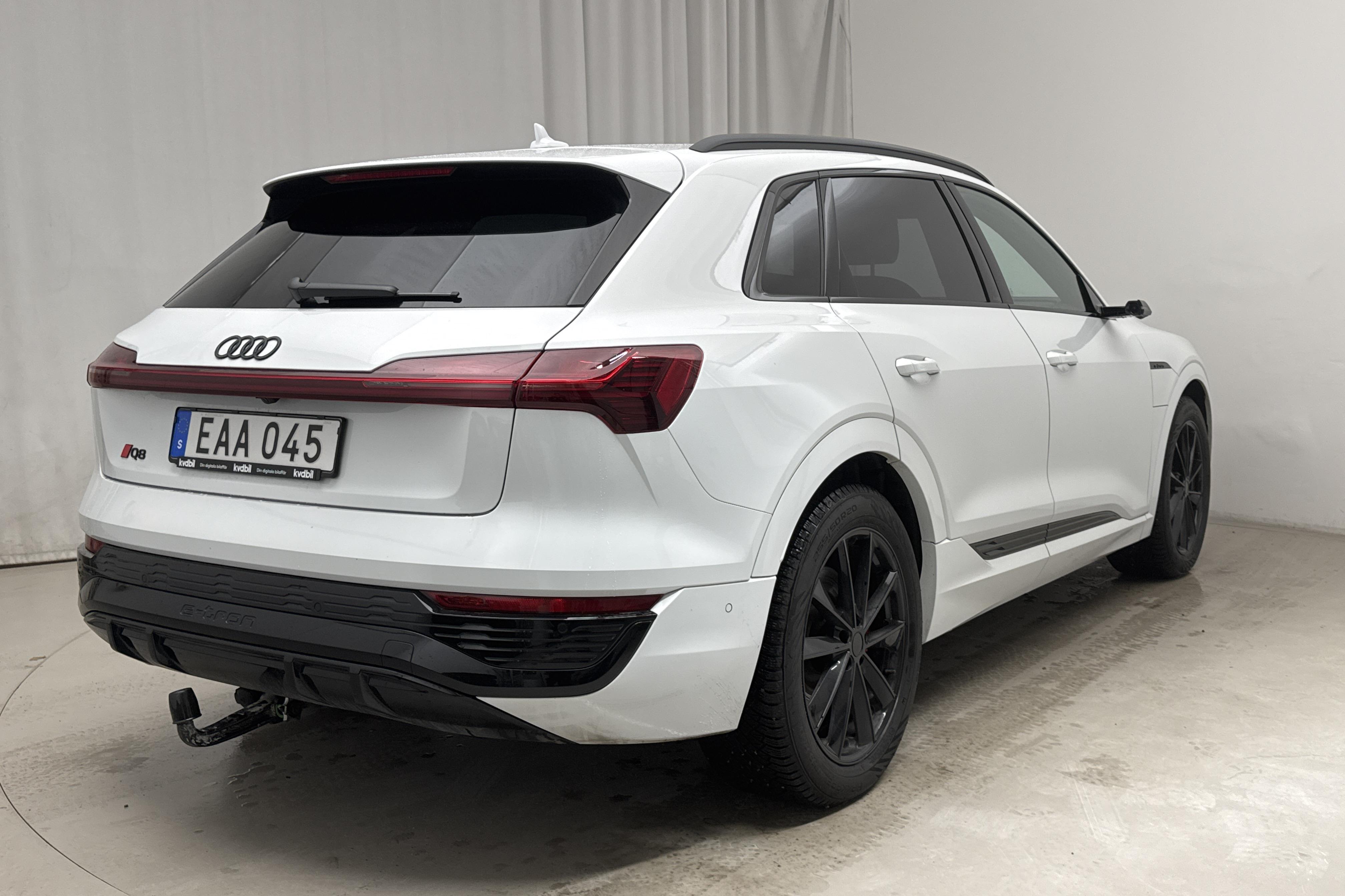 Audi Q8 55 e-tron quattro (408hk) - 23 980 km - Automatic - white - 2024