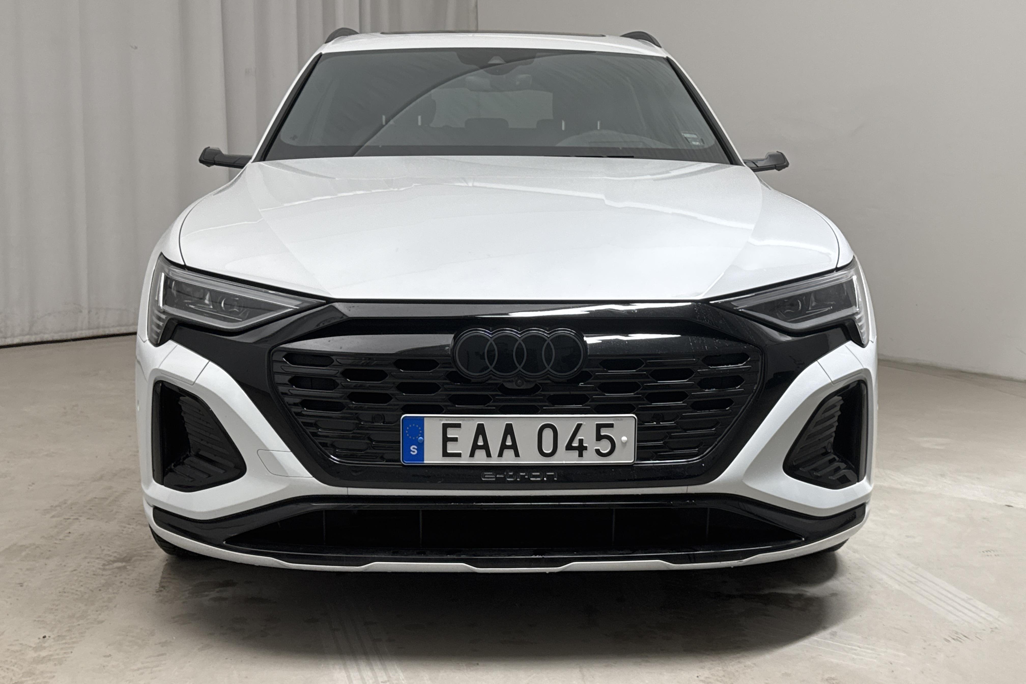 Audi Q8 55 e-tron quattro (408hk) - 23 980 km - Automatic - white - 2024