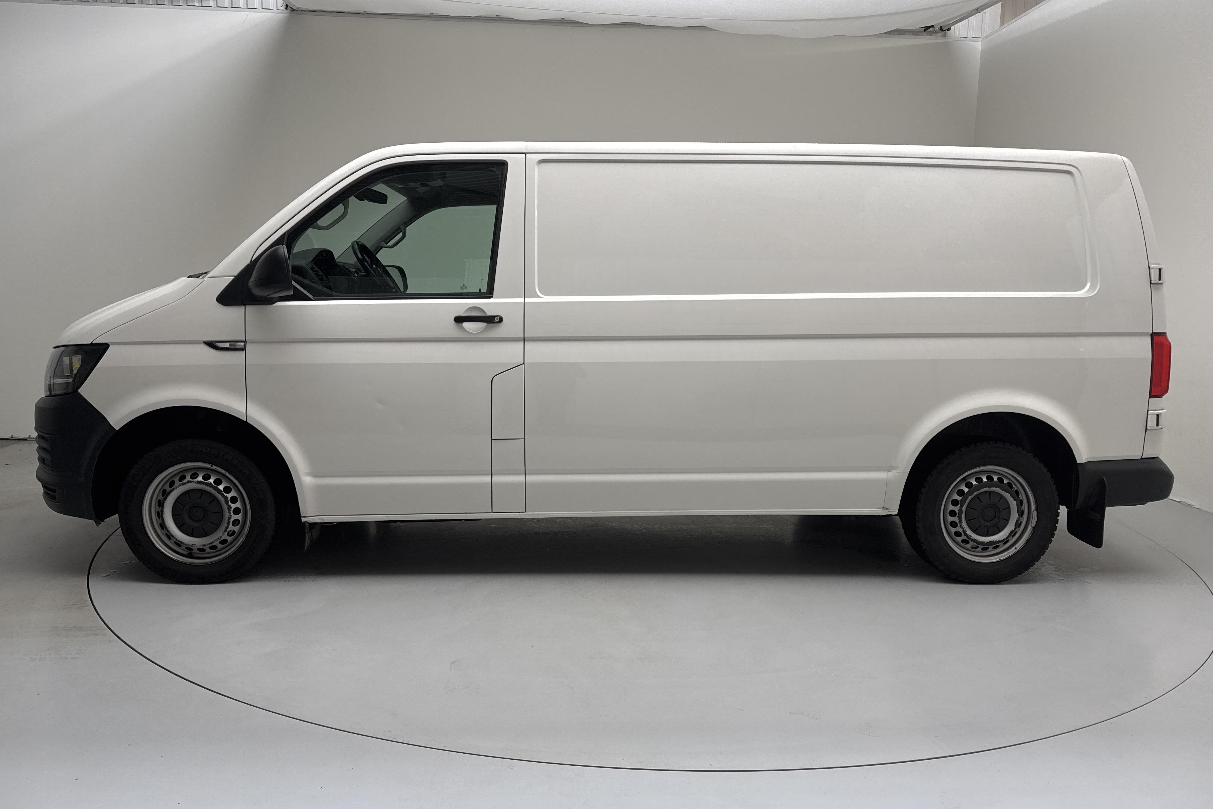 VW Transporter T6 2.0 TDI BMT Skåp (150hk) - 63 950 km - Automatyczna - biały - 2019