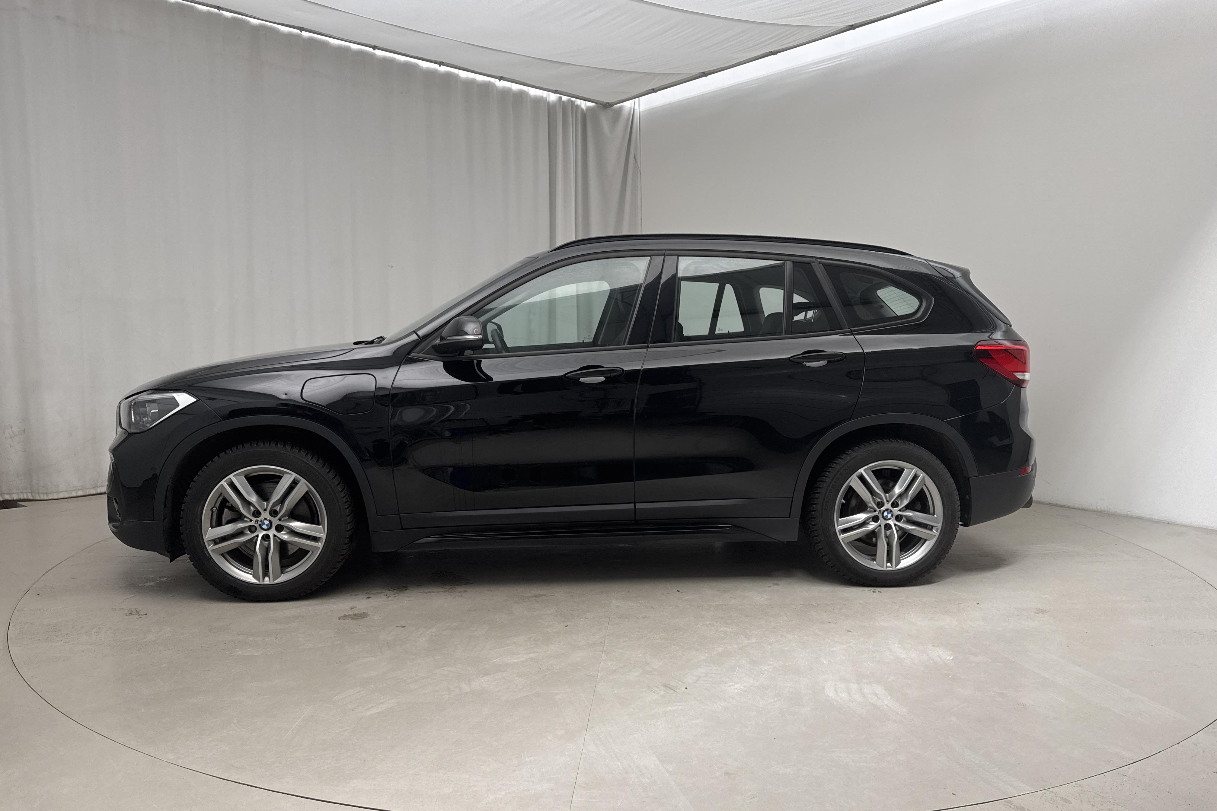 BMW X1 xDrive25e 9,7 kWh LCI, F48 (220hk) - 6 816 mil - Automat - svart - 2021