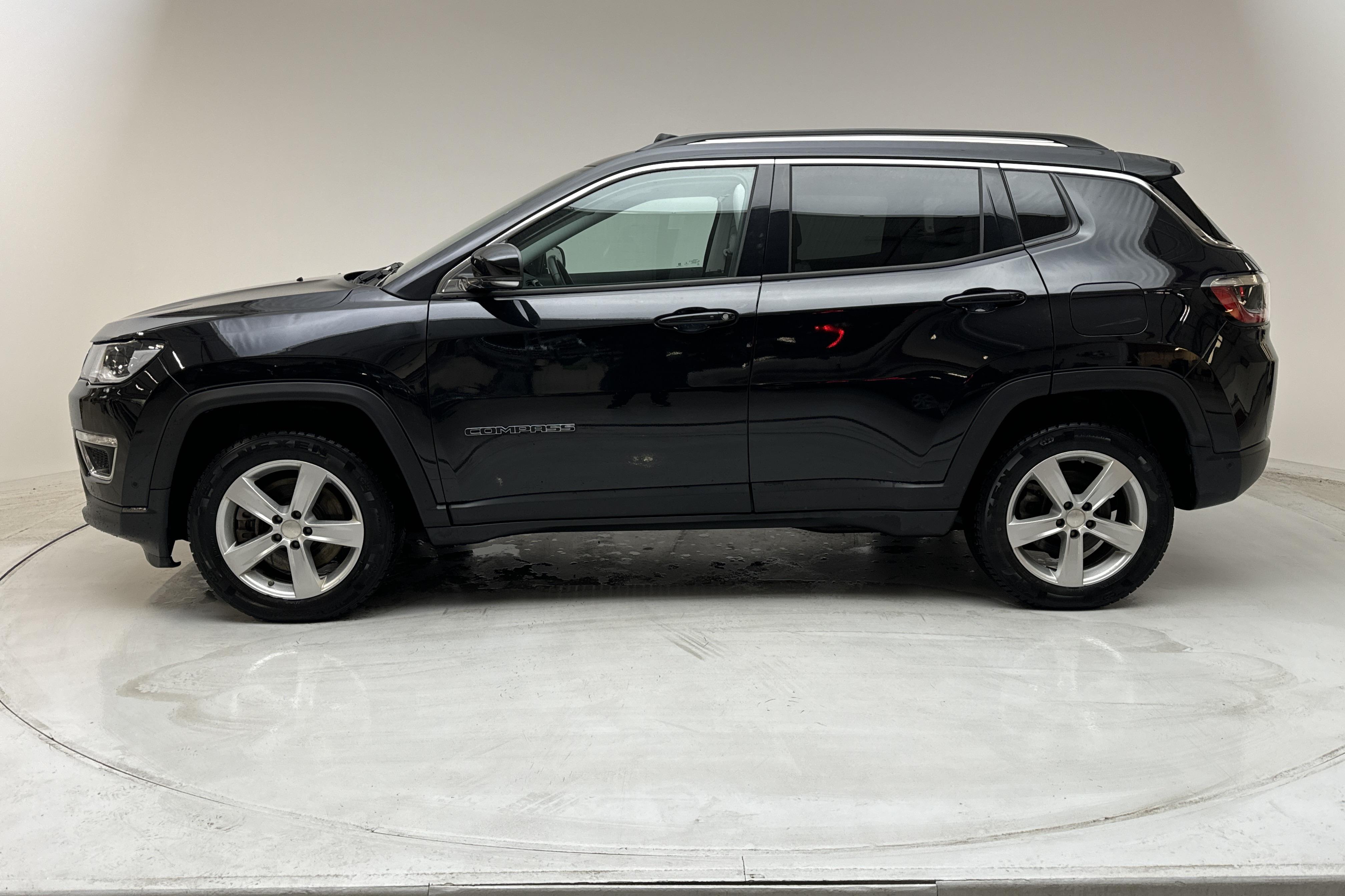 Jeep Compass 1.3 PHEV 4WD (190hk) - 6 794 mil - Automat - svart - 2020