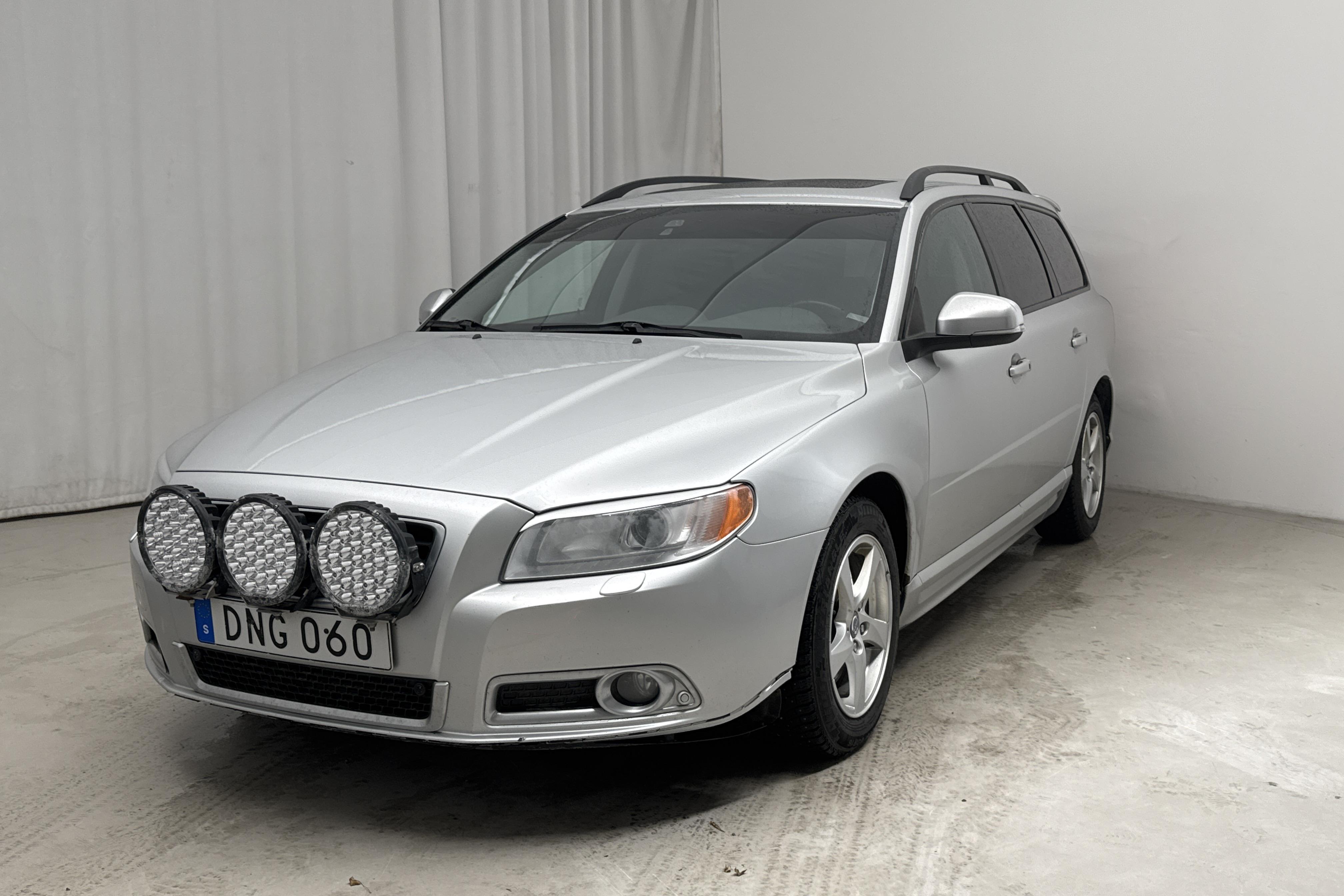 Volvo V70 II D4 AWD (163hk) - 26 920 mil - Automat - Light Grey - 2013