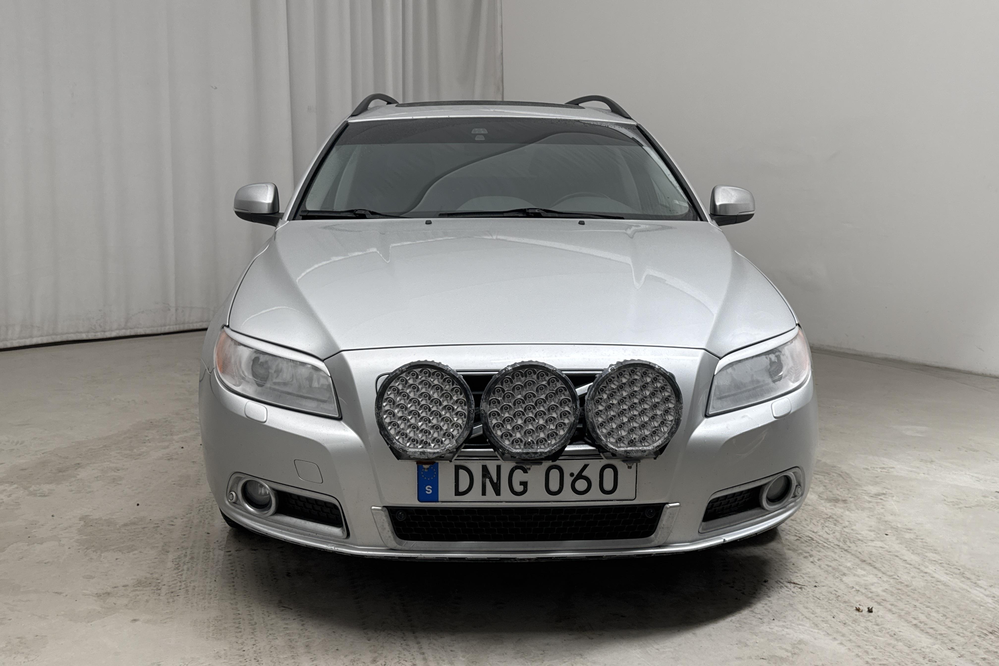 Volvo V70 II D4 AWD (163hk) - 26 920 mil - Automat - Light Grey - 2013