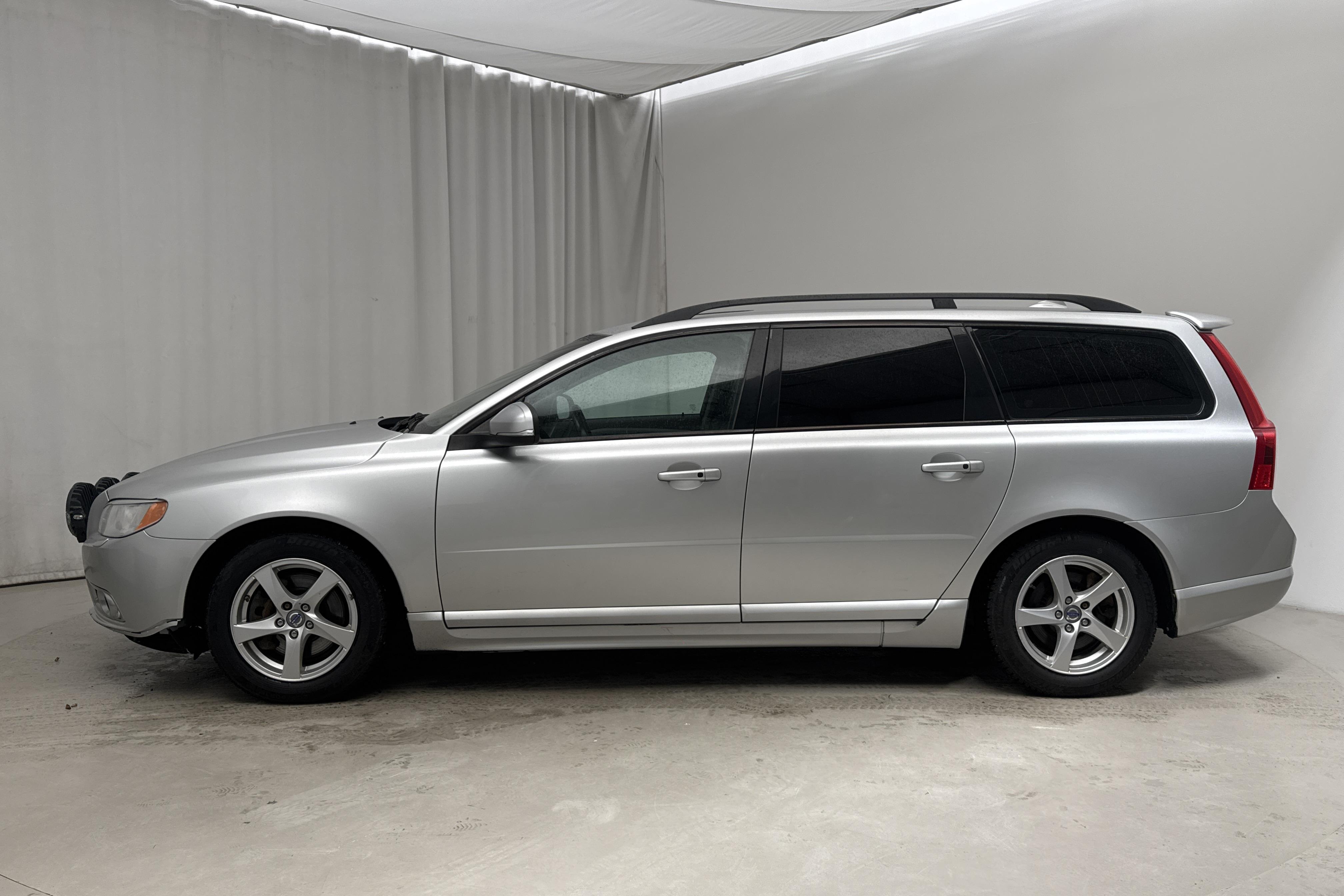 Volvo V70 II D4 AWD (163hk) - 26 920 mil - Automat - Light Grey - 2013