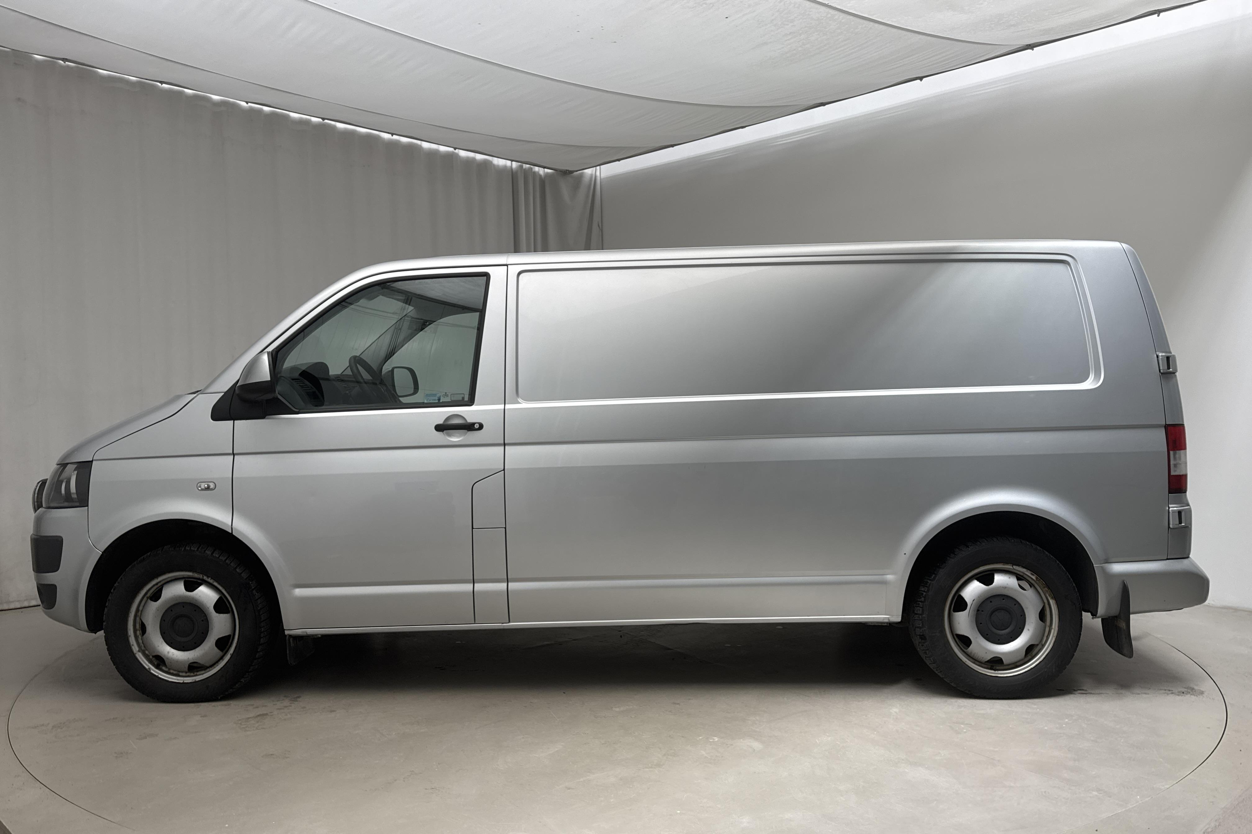 VW Transporter T5 2.0 TDI (180hk) - 18 501 mil - Automat - silver - 2013