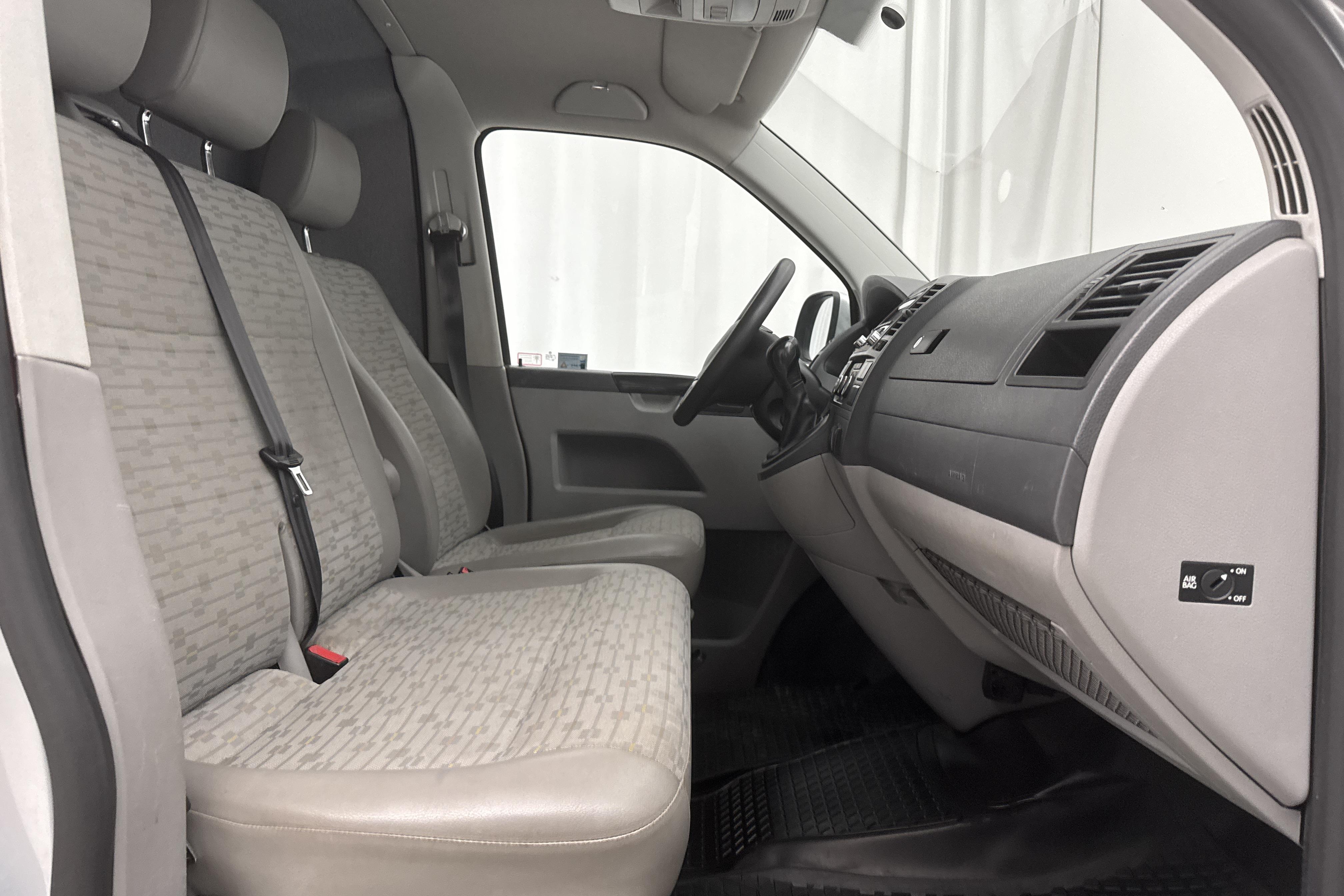 VW Transporter T5 2.0 TDI (180hk) - 18 501 mil - Automat - silver - 2013