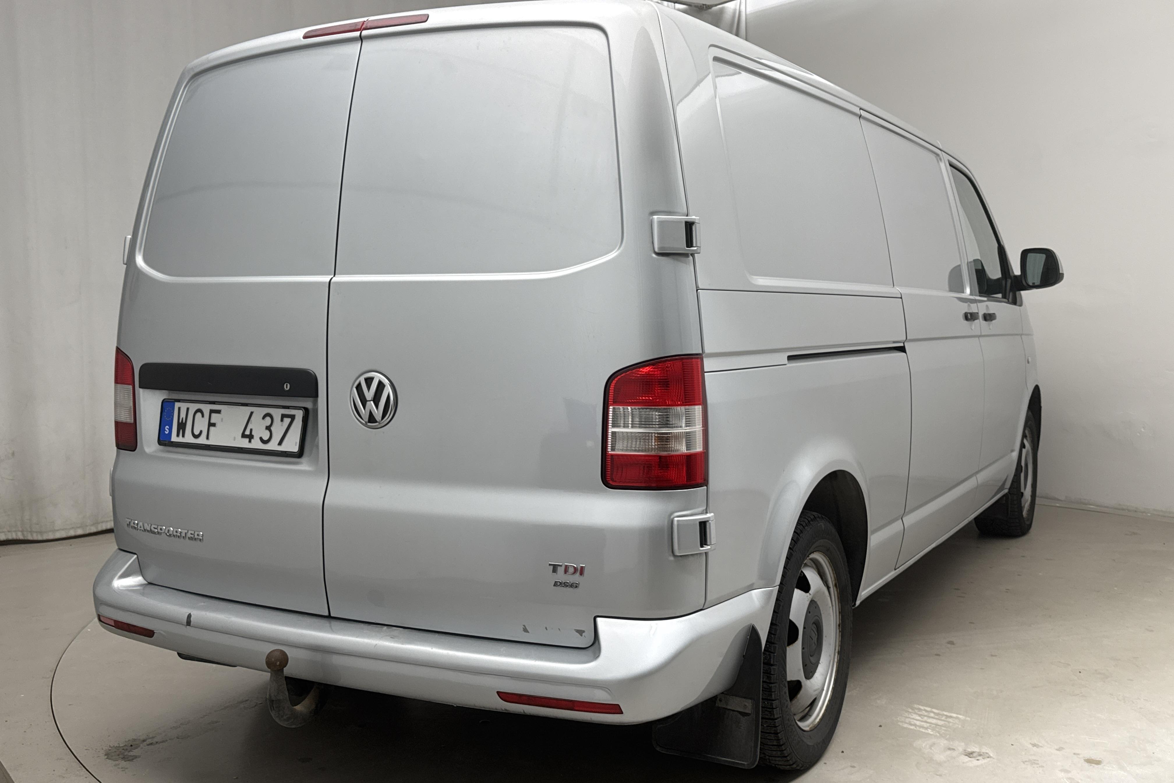 VW Transporter T5 2.0 TDI (180hk) - 18 501 mil - Automat - silver - 2013