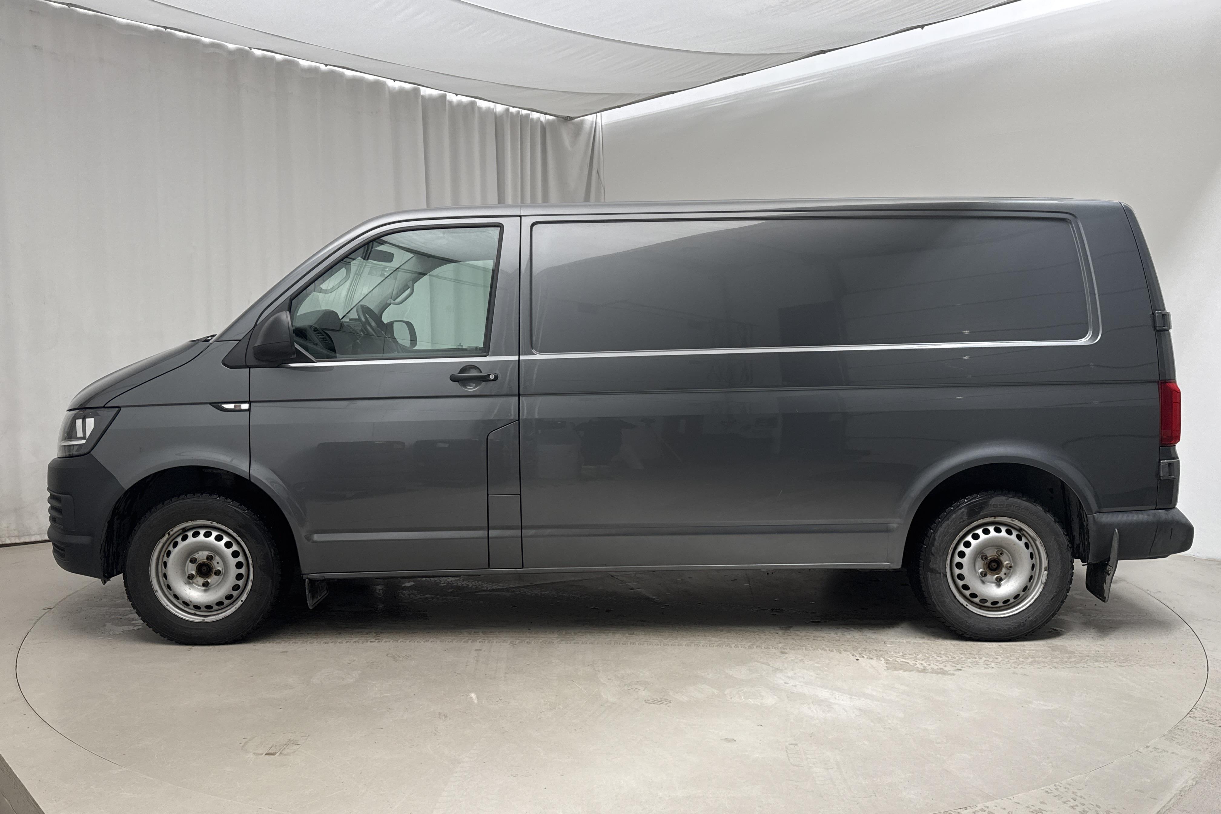 VW Transporter T6 2.0 TDI BMT Skåp 4MOTION (150hk) - 11 920 mil - Automat - grå - 2017