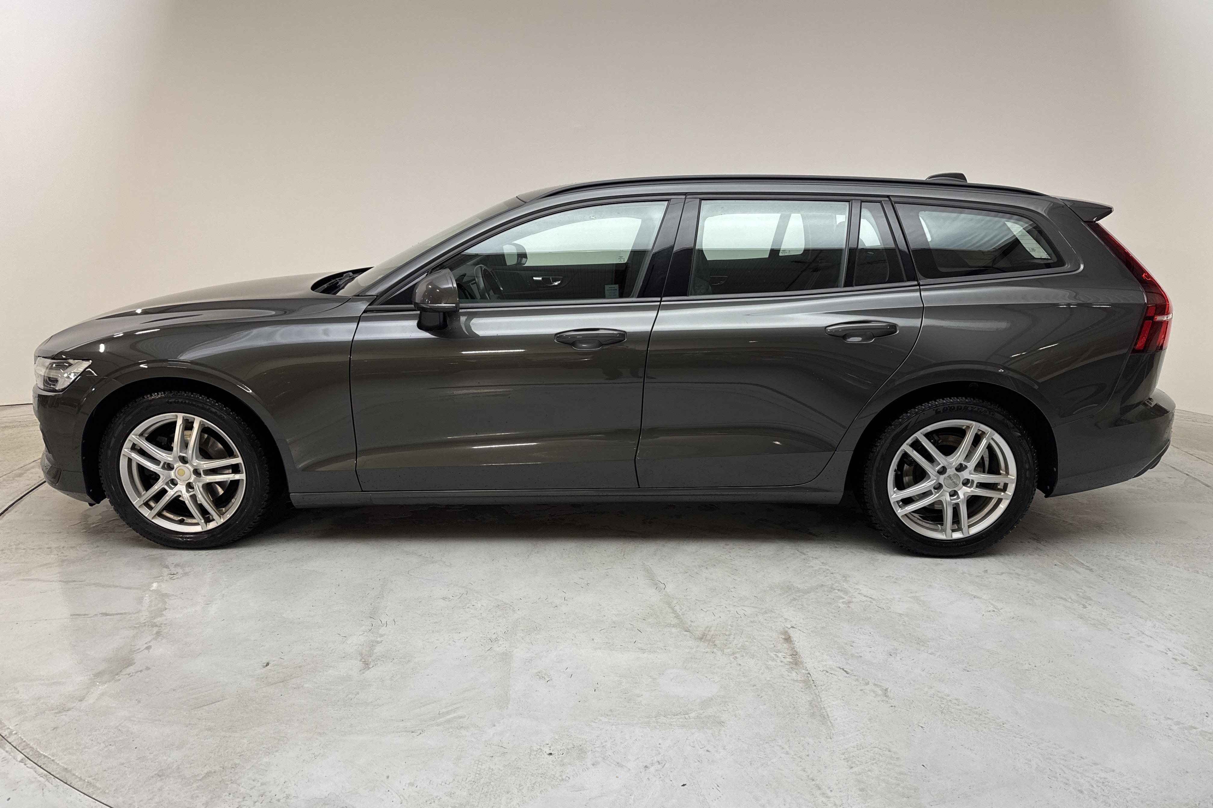 Volvo V60 D4 (190hk) - 161 890 km - Automaatne - Dark Grey - 2020