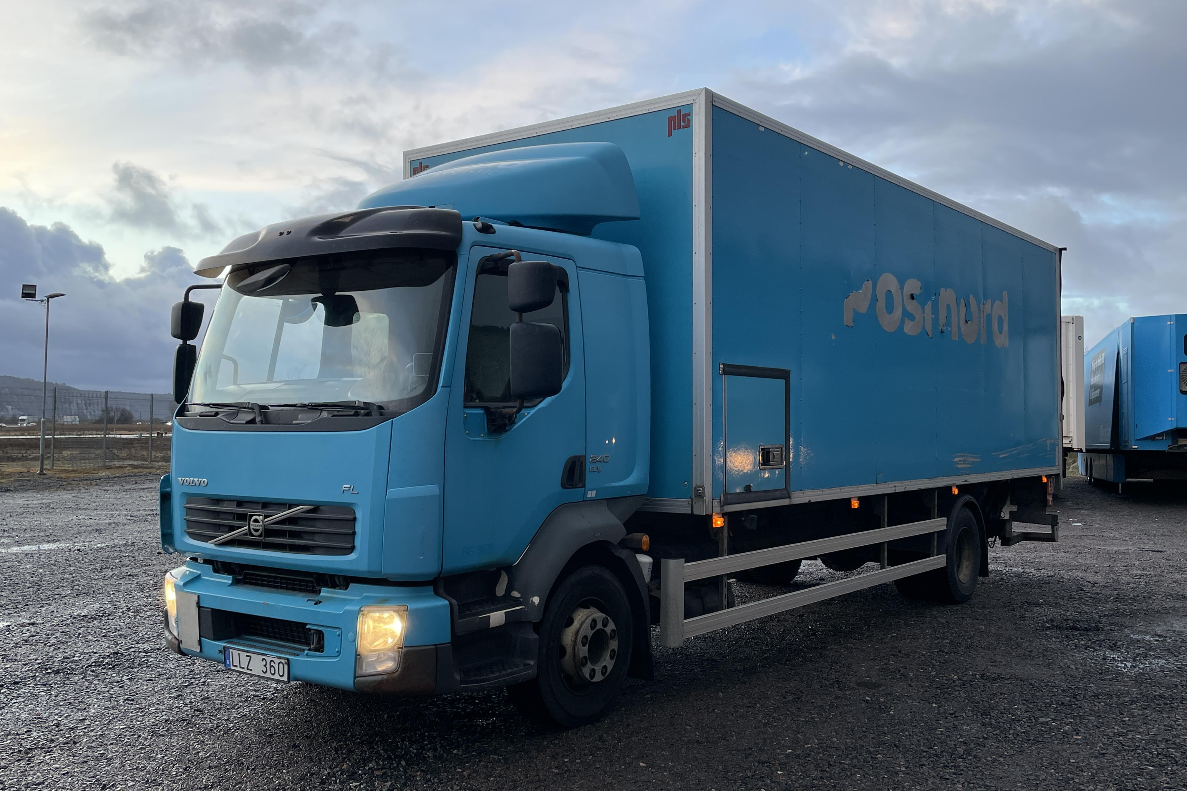 VOLVO FL240 - 486 291 km - Automaattinen - Light Blue - 2014