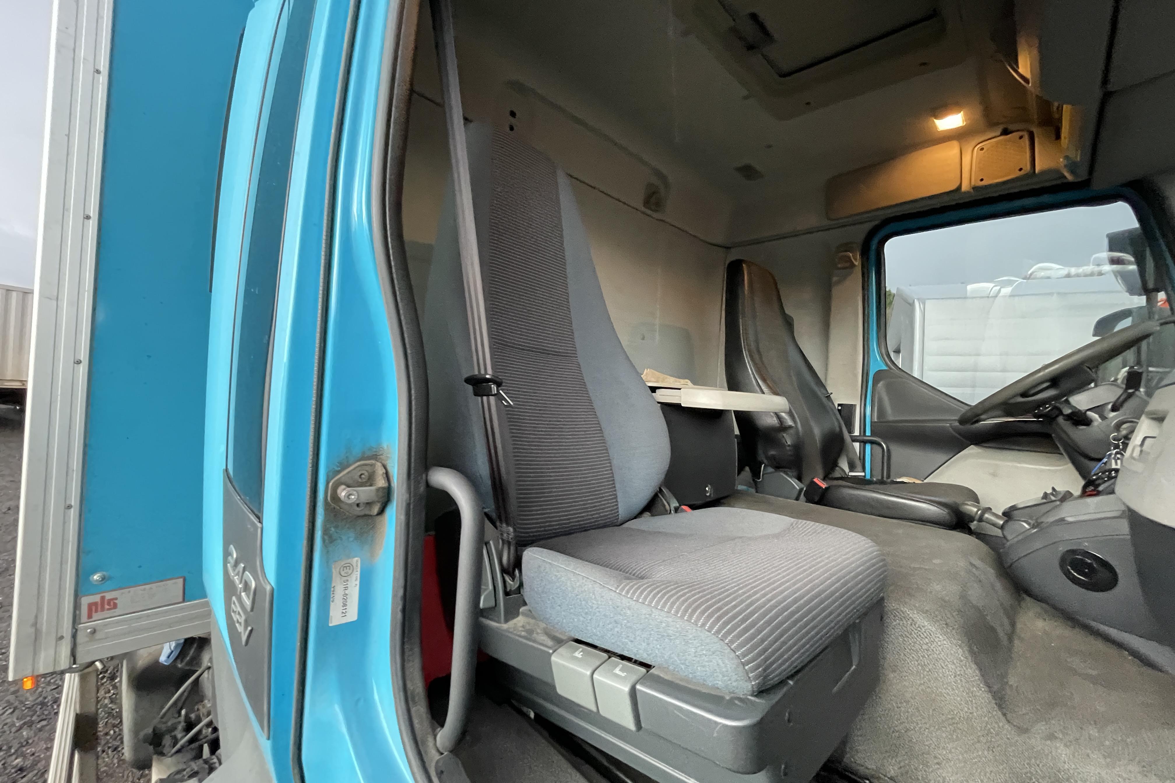 VOLVO FL240 - 486 291 km - Automaattinen - Light Blue - 2014