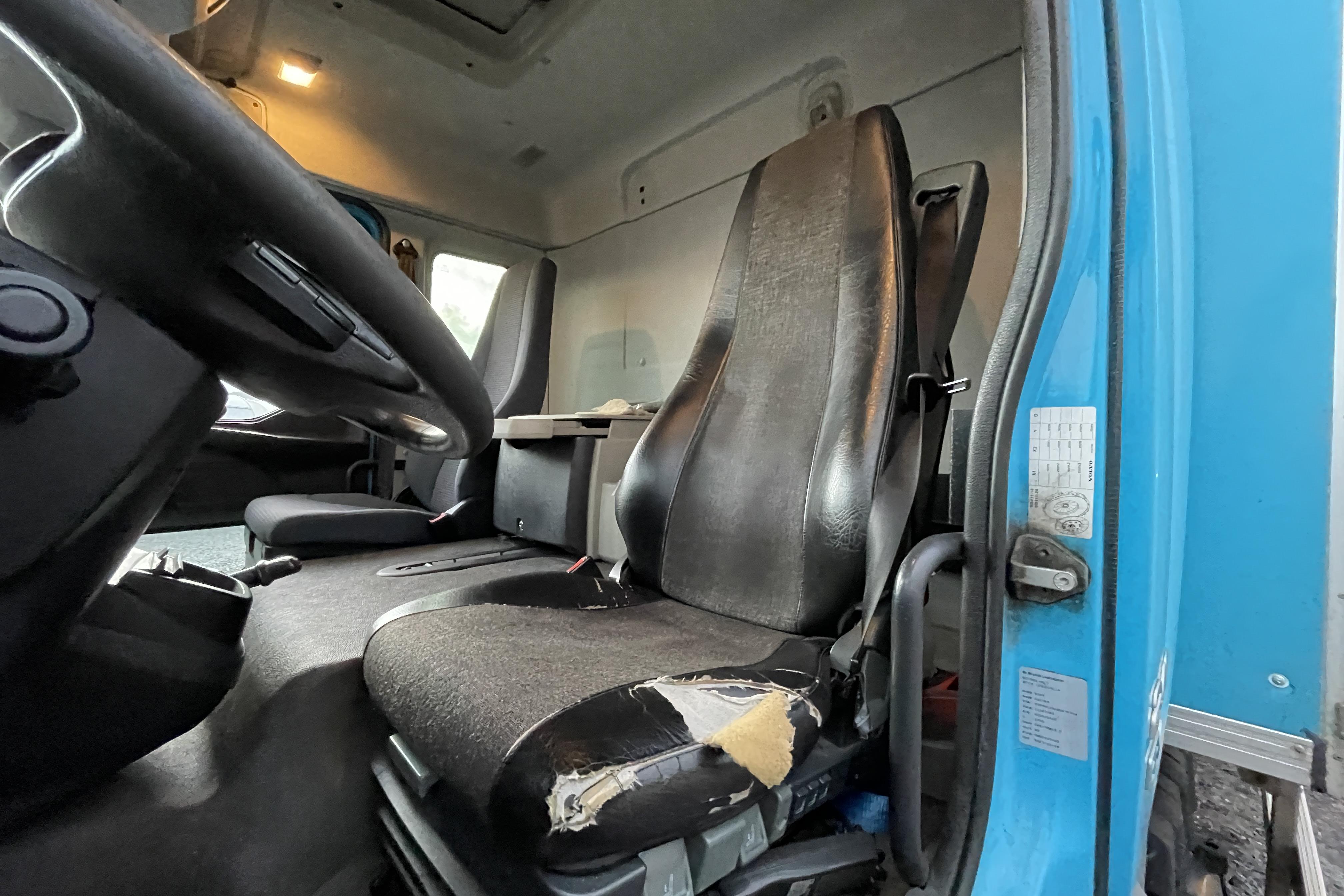 VOLVO FL240 - 486 291 km - Automaattinen - Light Blue - 2014