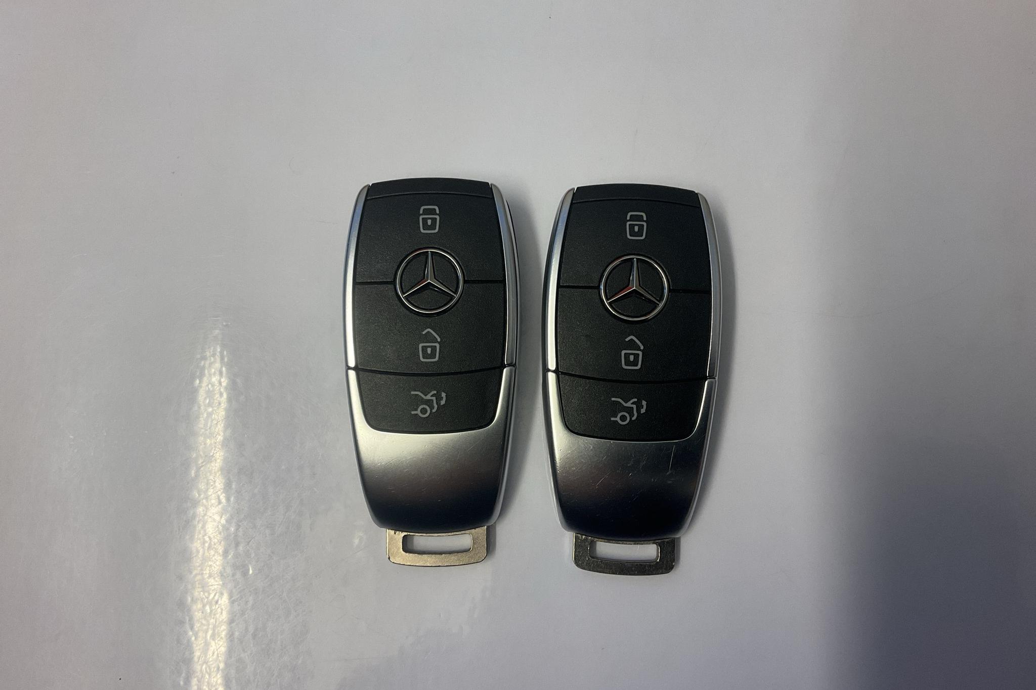 Mercedes EQB 300 4MATIC X243 (228hk) - 32 020 km - Automaattinen - musta - 2023