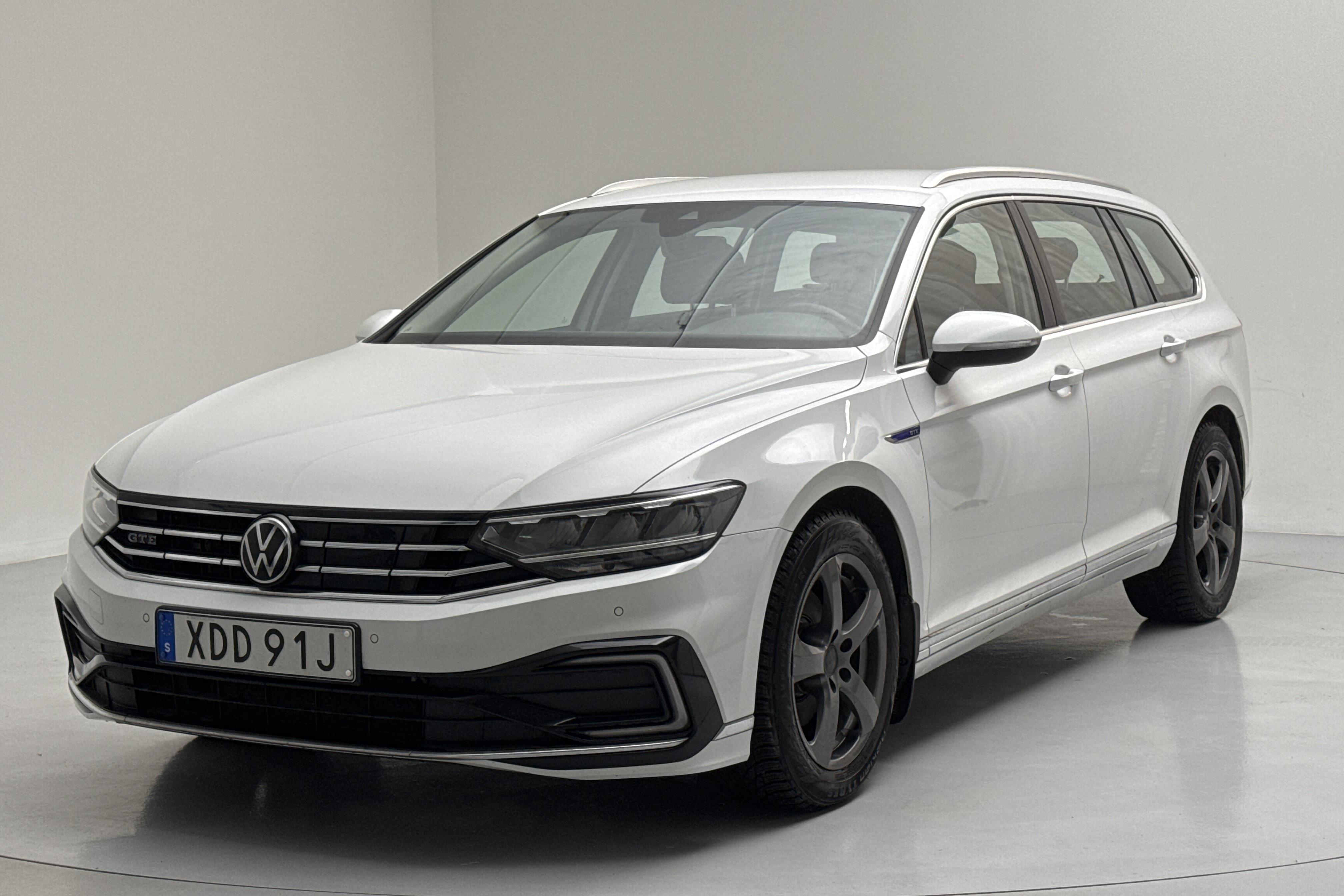 VW Passat 1.4 GTE Sportscombi (218hk) - 134 080 km - Automaattinen - valkoinen - 2021