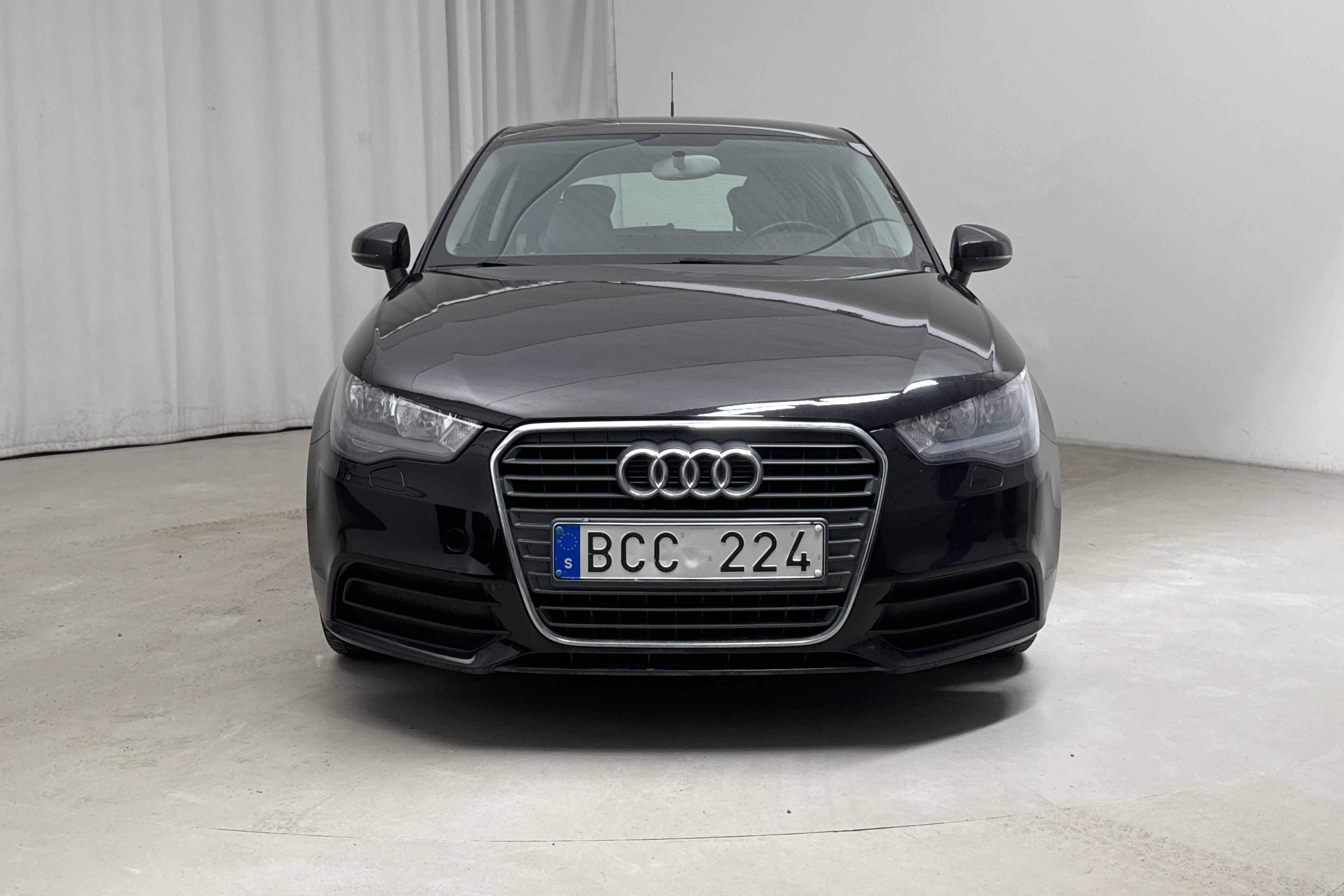 Audi A1 1.2 TFSI (86hk) - 13 716 mil - Manuell - svart - 2011