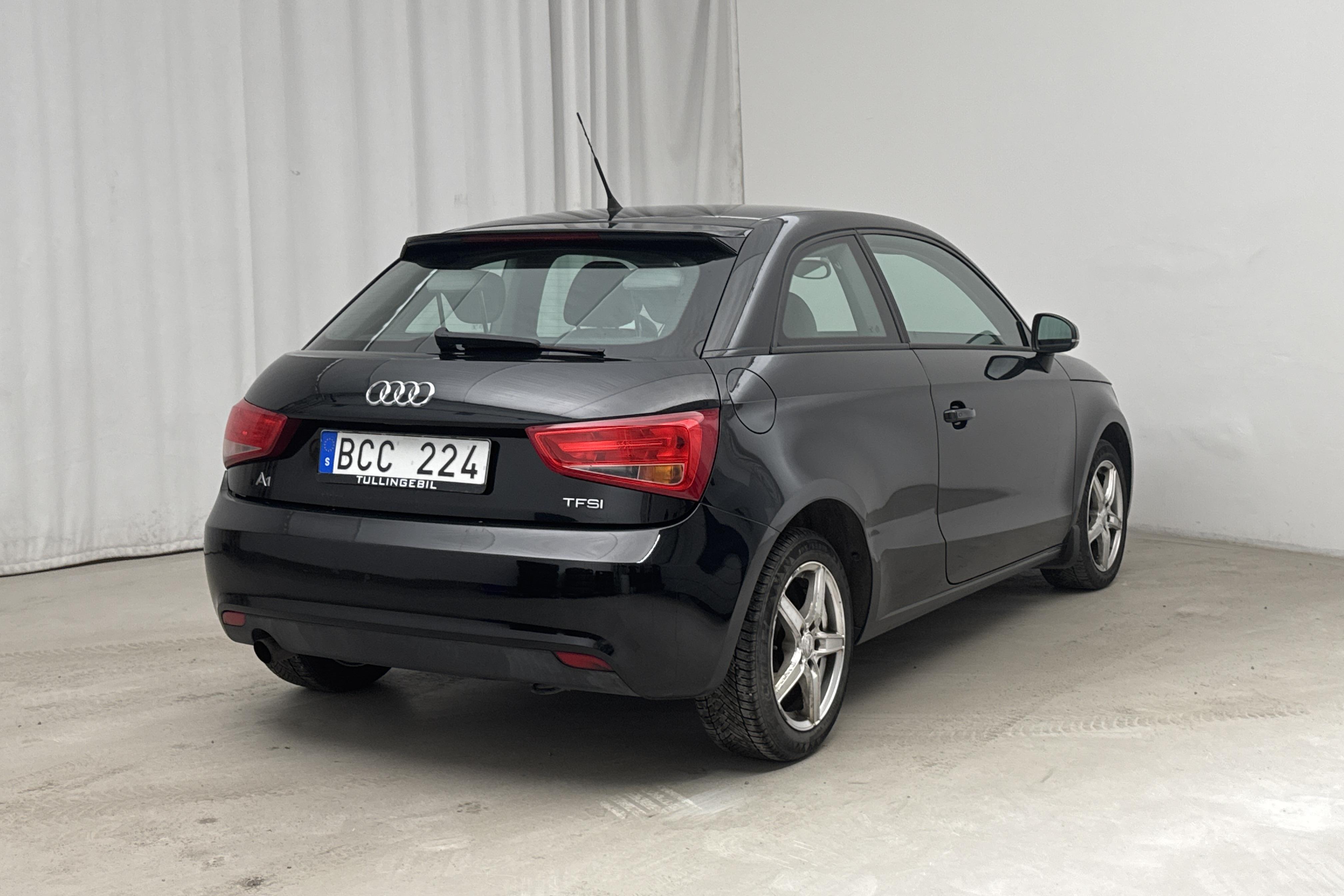 Audi A1 1.2 TFSI (86hk) - 13 716 mil - Manuell - svart - 2011