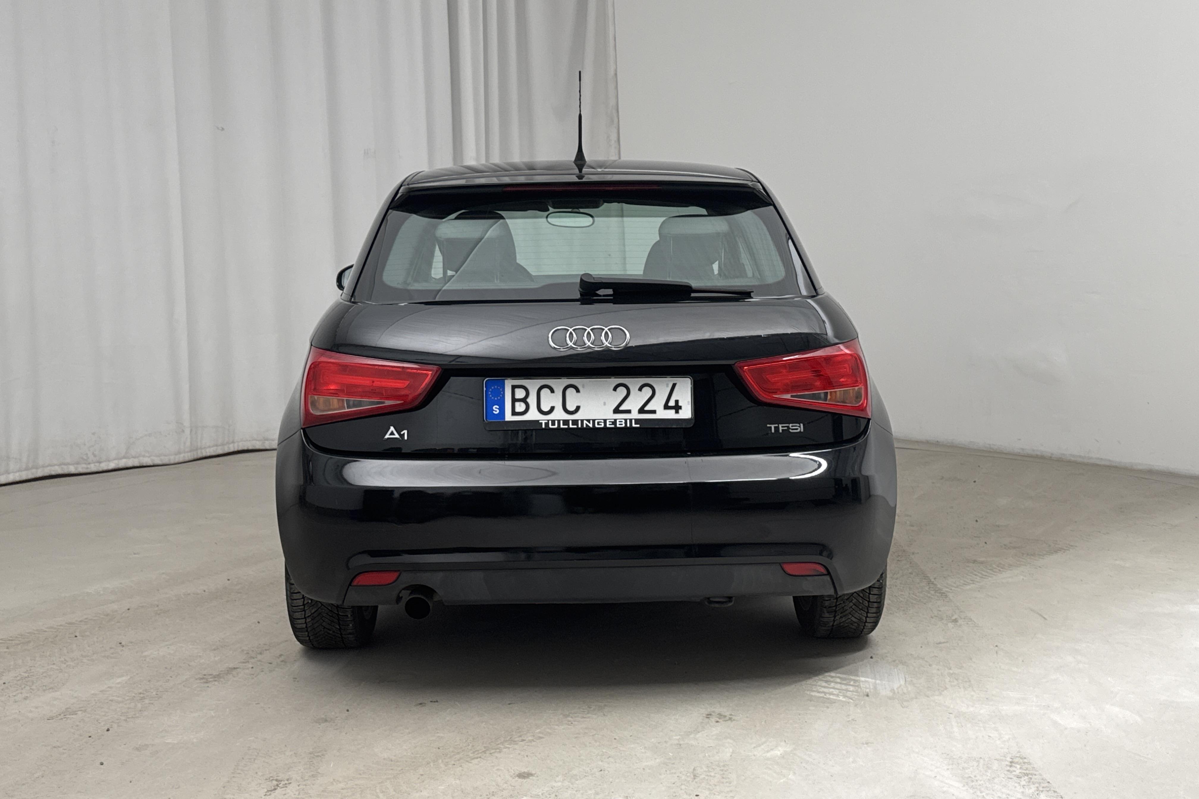 Audi A1 1.2 TFSI (86hk) - 13 716 mil - Manuell - svart - 2011