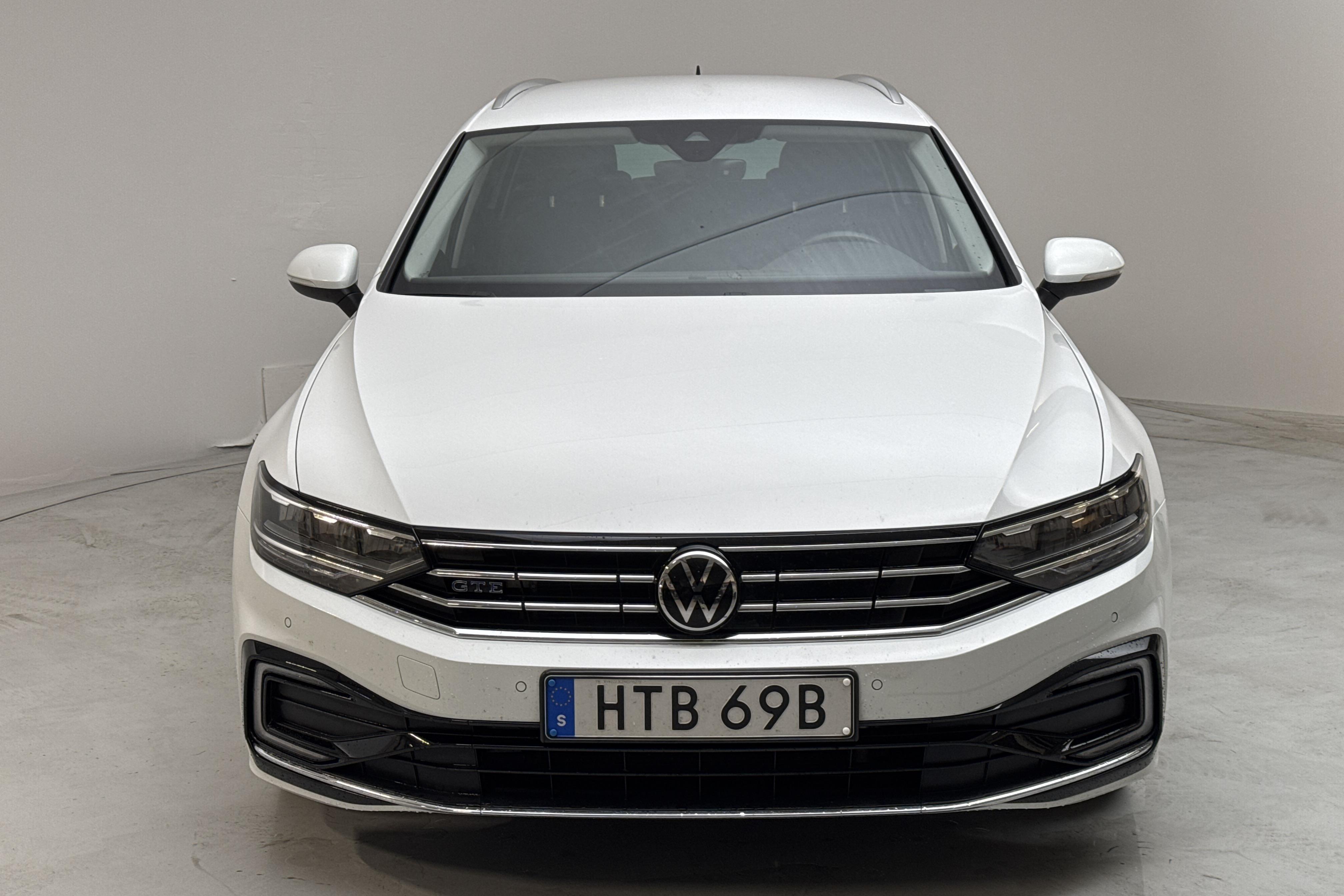 VW Passat 1.4 GTE Sportscombi (218hk) - 6 267 mil - Automat - vit - 2022