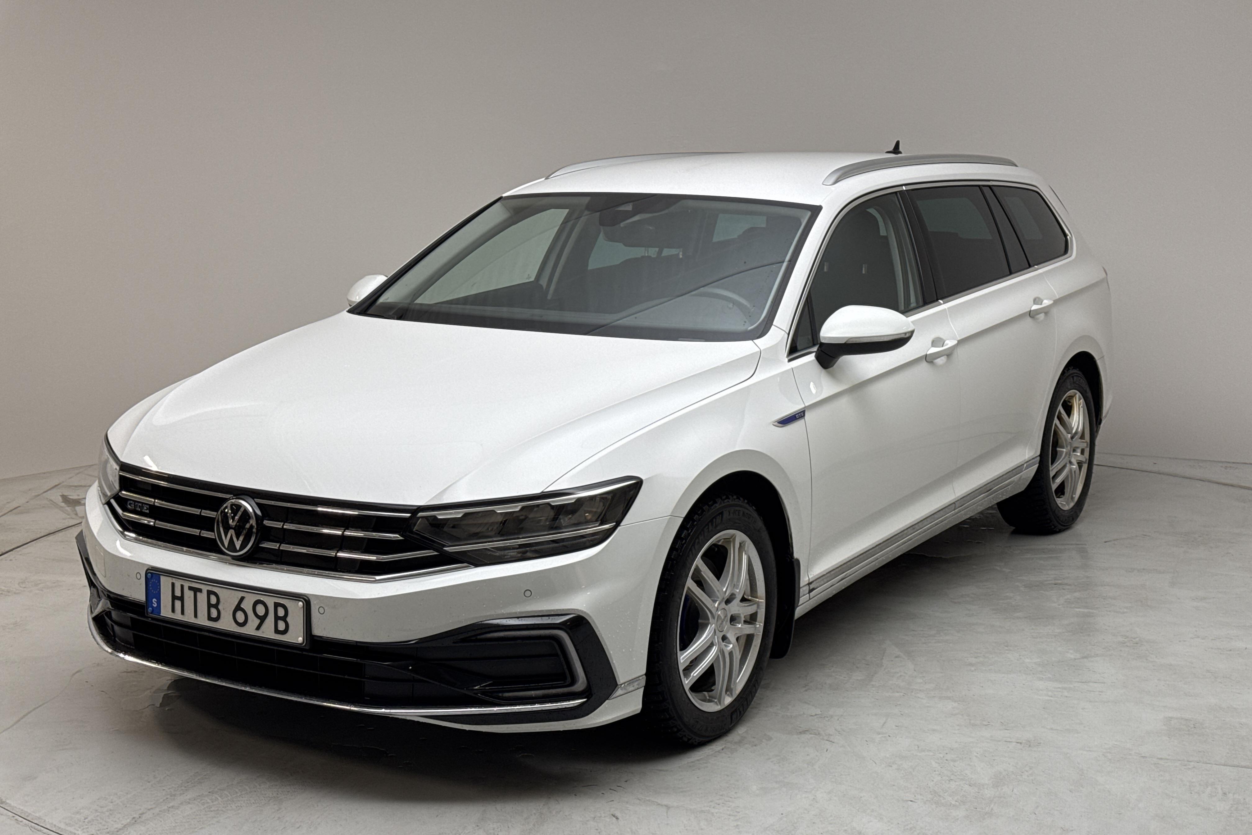 VW Passat 1.4 GTE Sportscombi (218hk) - 6 267 mil - Automat - vit - 2022