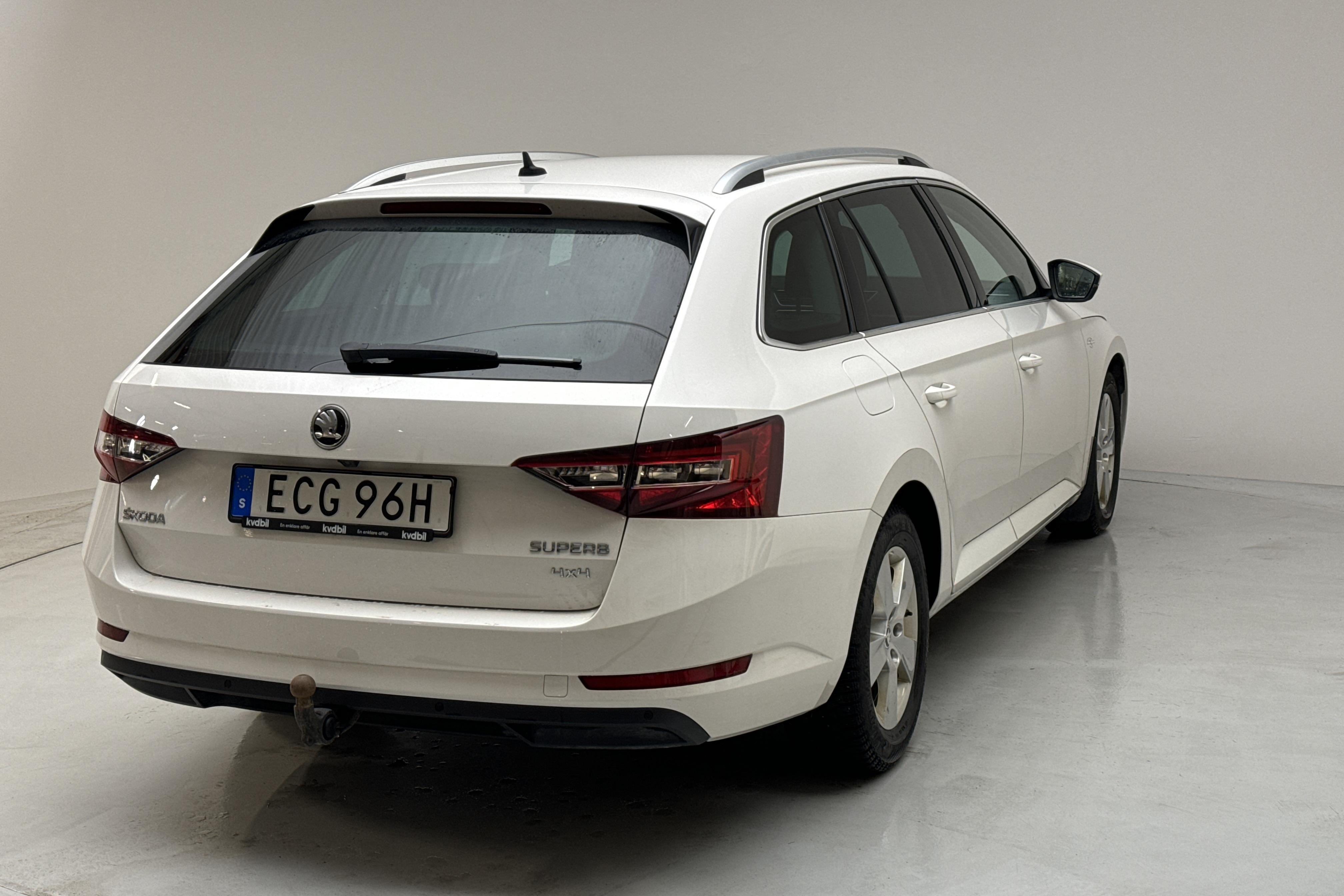 Skoda Superb 2.0 TDI 4x4 Kombi (190hk) - 131 170 km - Automatic - white - 2019