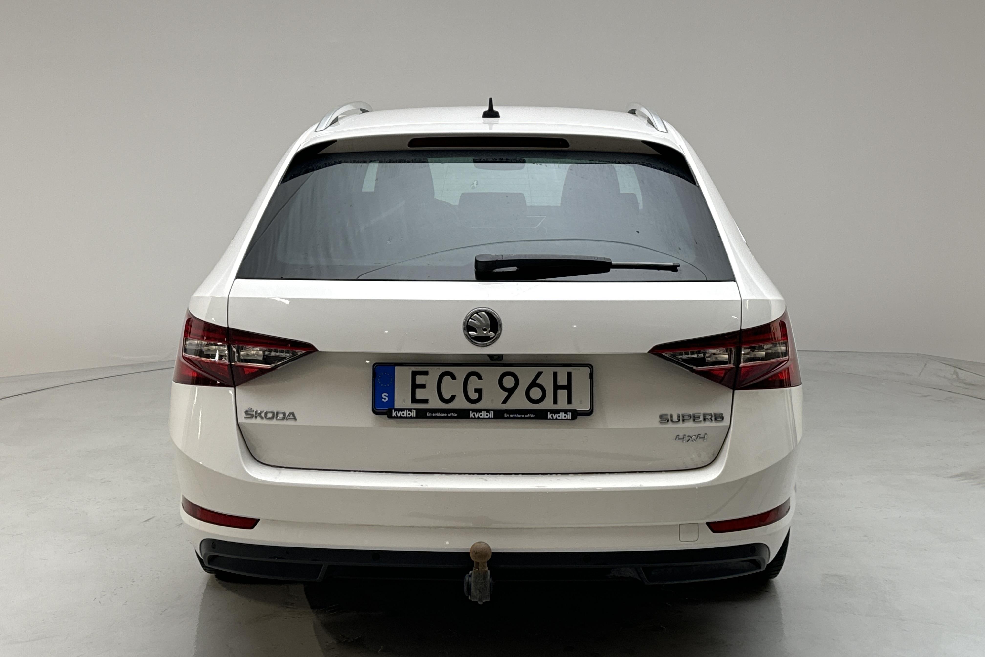 Skoda Superb 2.0 TDI 4x4 Kombi (190hk) - 131 170 km - Automatic - white - 2019