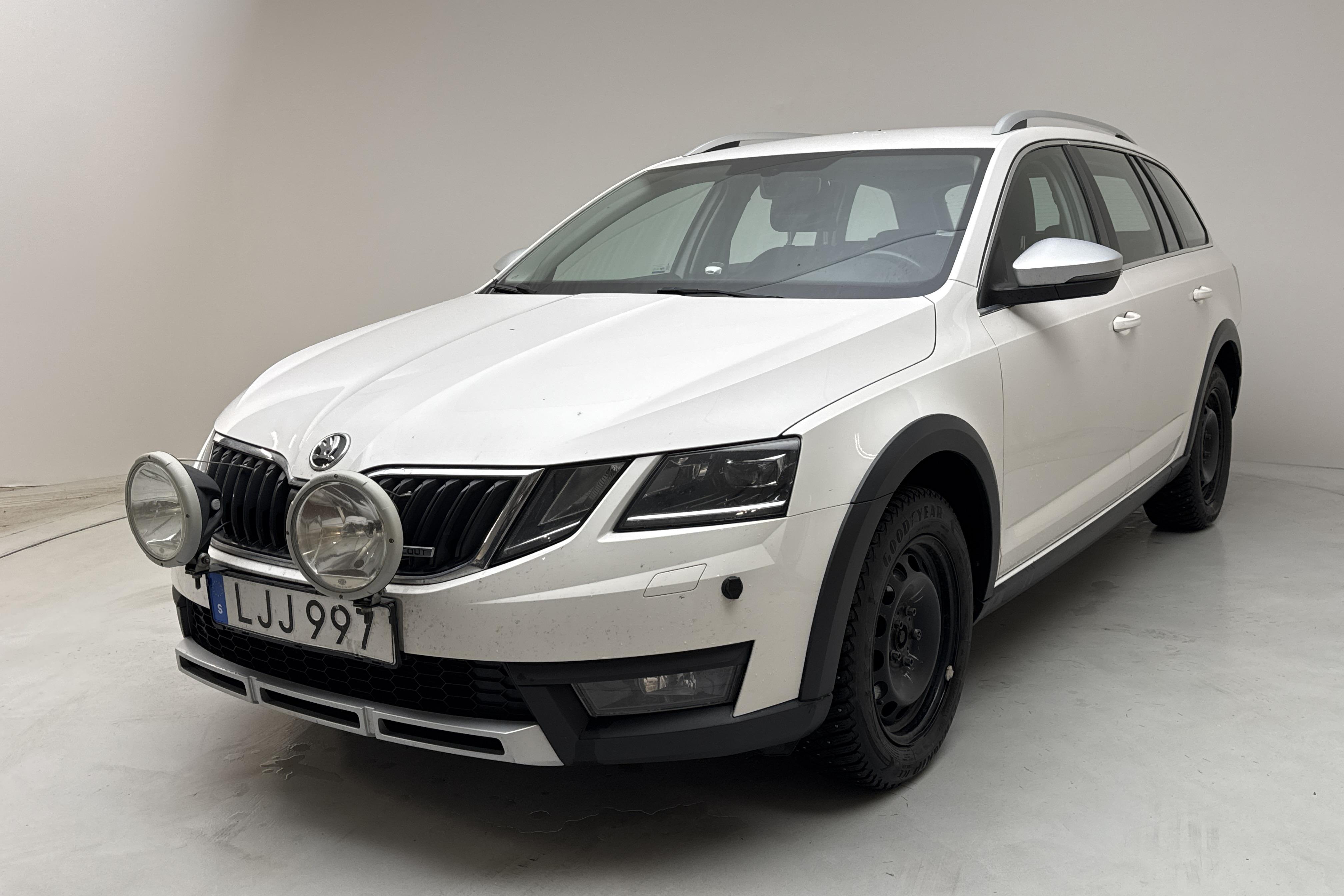 Skoda Octavia Scout II 2.0 TDI 4X4 (150hk) - 15 448 mil - Manuell - vit - 2018