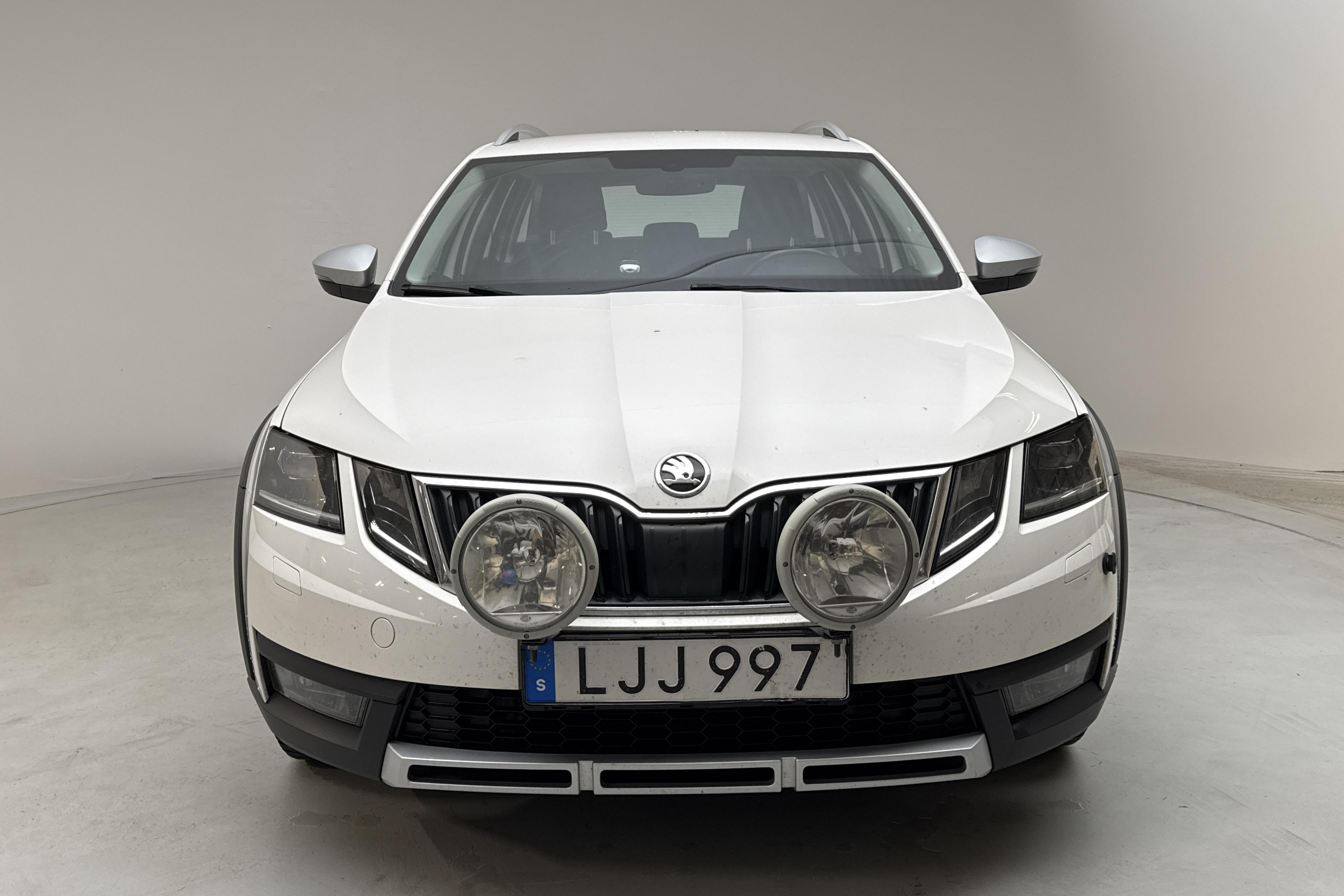 Skoda Octavia Scout II 2.0 TDI 4X4 (150hk) - 15 448 mil - Manuell - vit - 2018