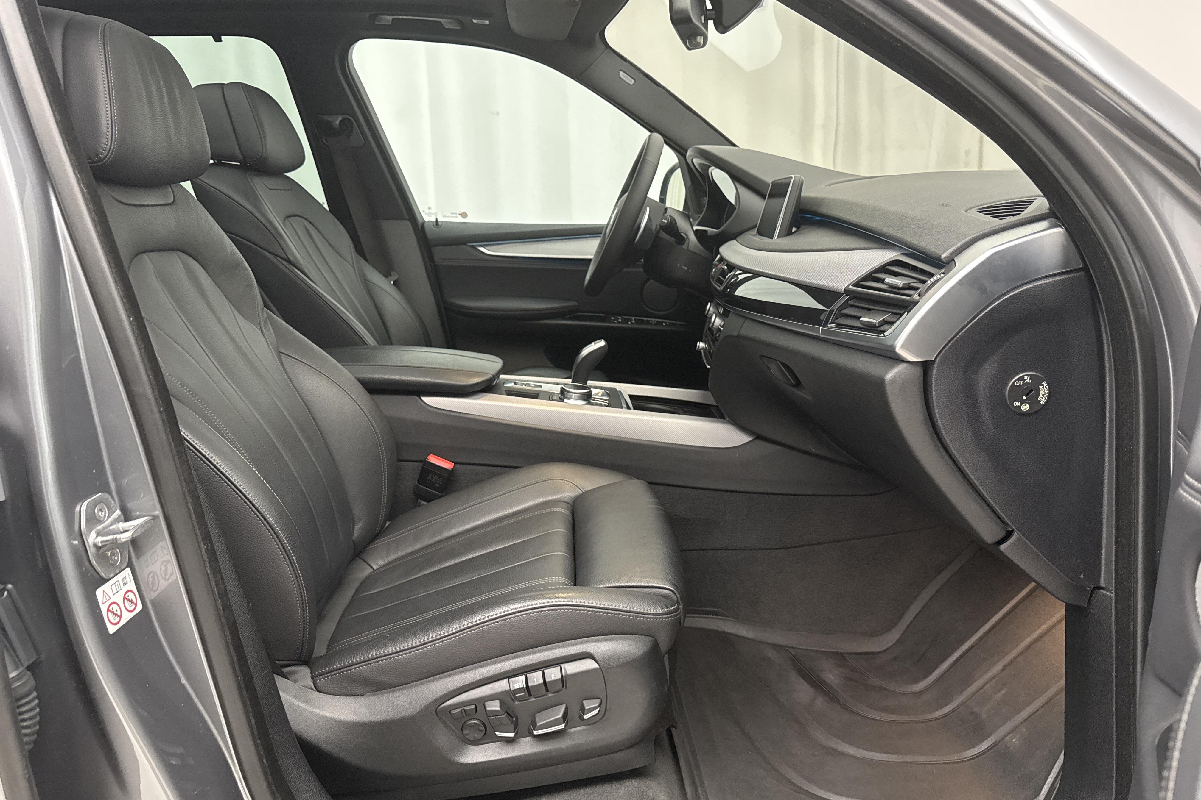 BMW X5 xDrive30d, F15 (258hk) - 113 980 km - Automatyczna - szary - 2018