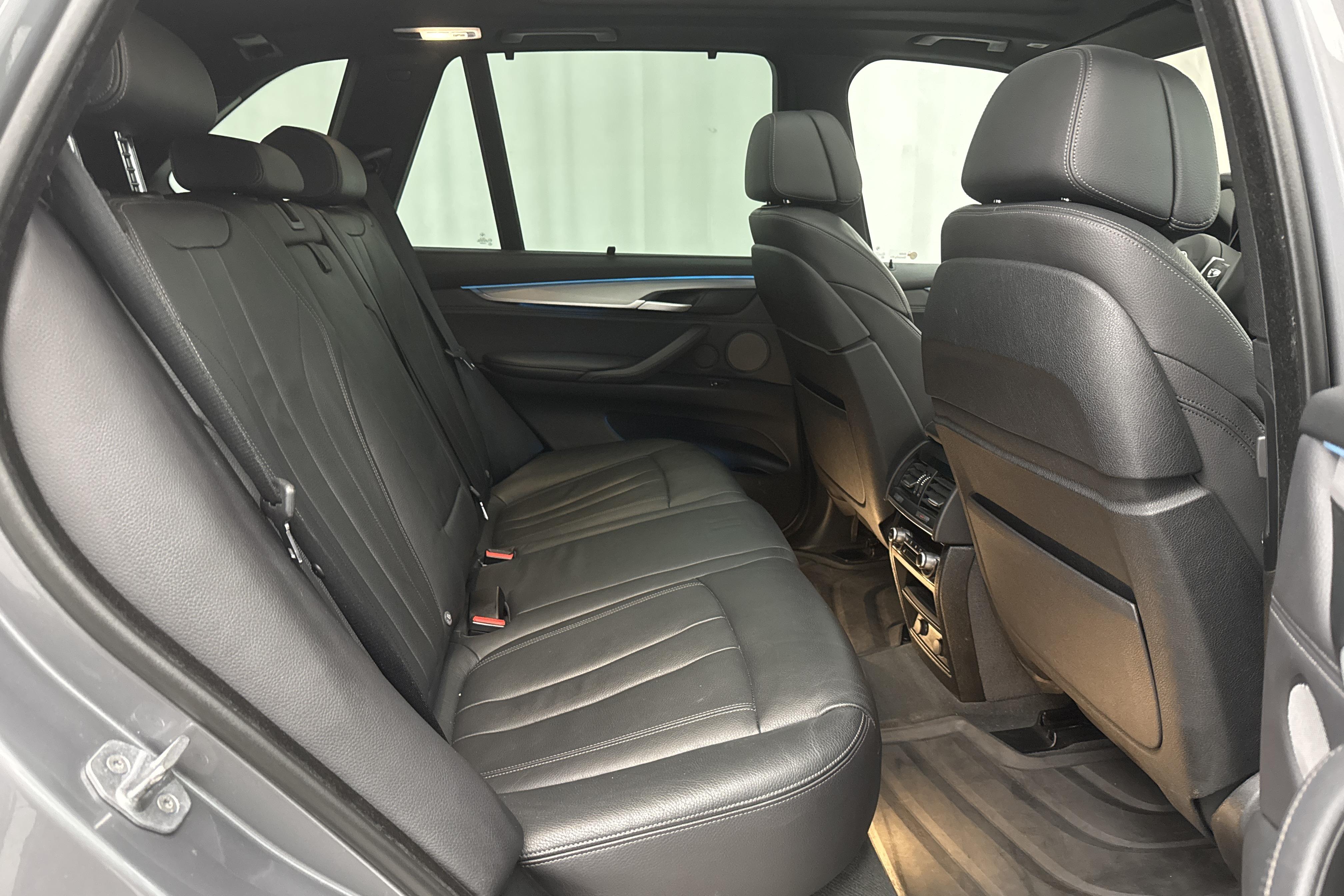 BMW X5 xDrive30d, F15 (258hk) - 113 980 km - Automatyczna - szary - 2018