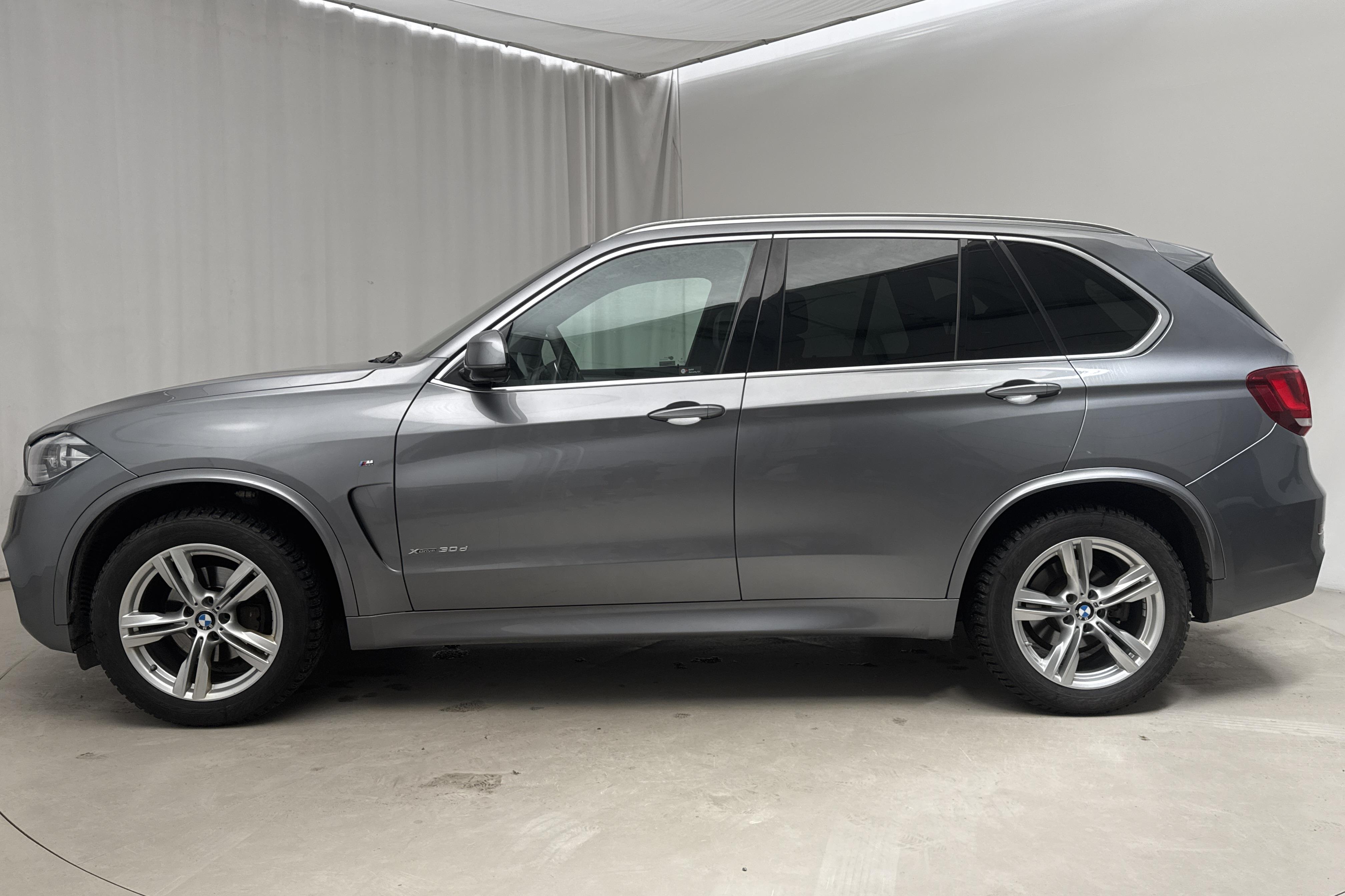 BMW X5 xDrive30d, F15 (258hk) - 113 980 km - Automatyczna - szary - 2018