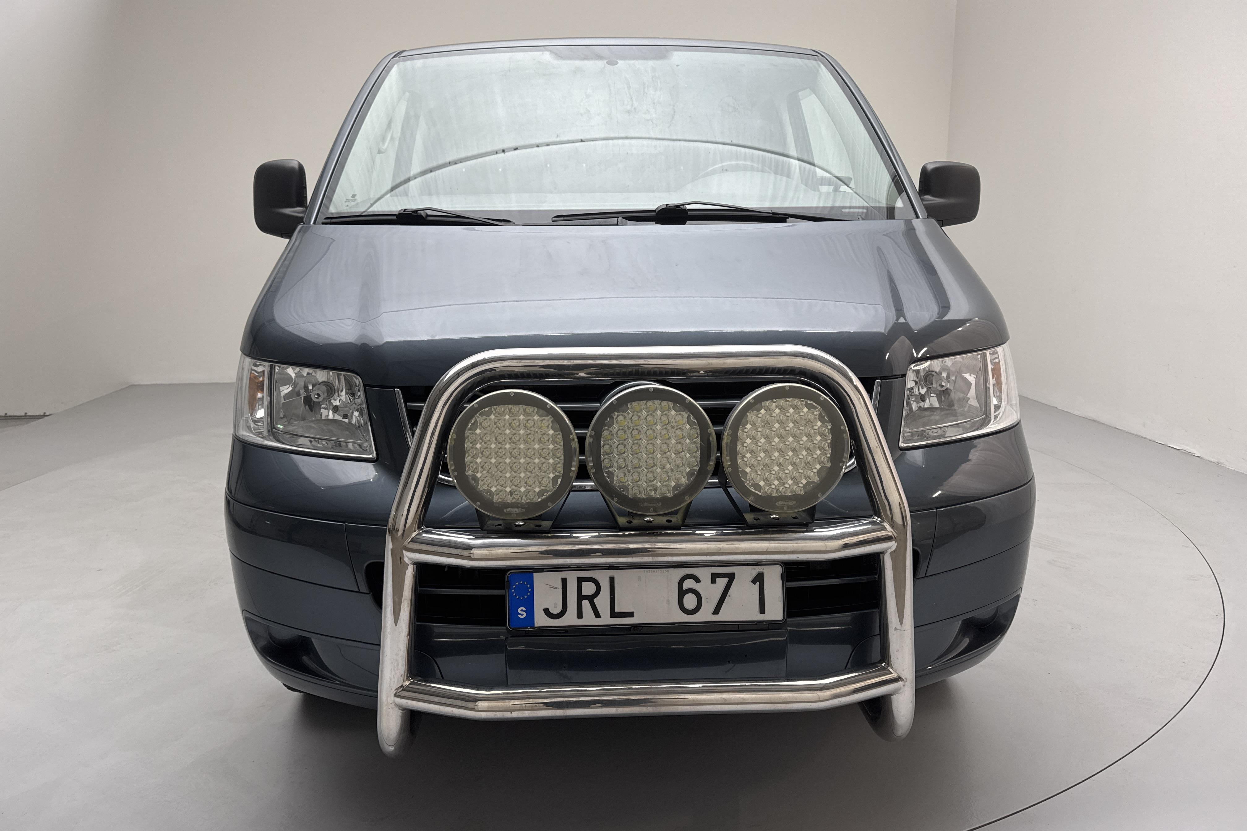 VW Transporter T5 2.5 TDI (174hk) - 147 850 km - Automatic - Dark Grey - 2009