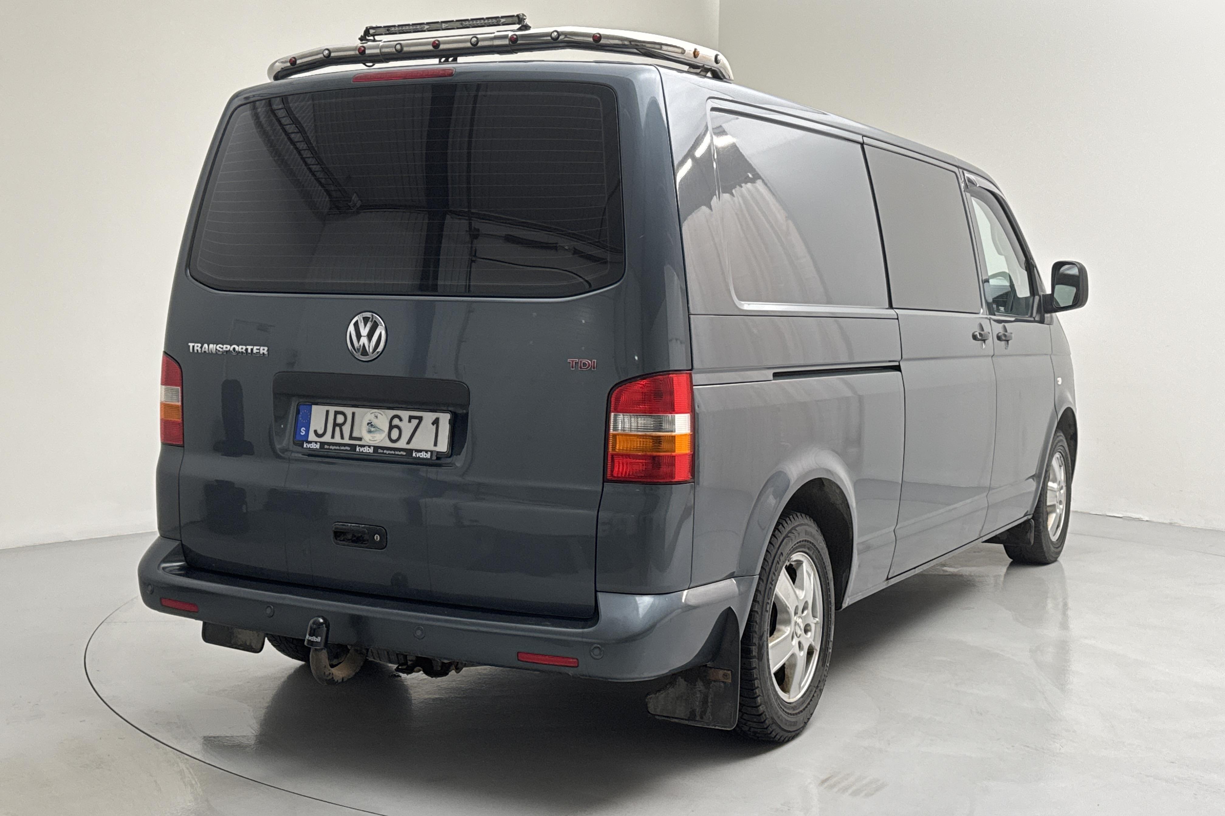 VW Transporter T5 2.5 TDI (174hk) - 147 850 km - Automatic - Dark Grey - 2009