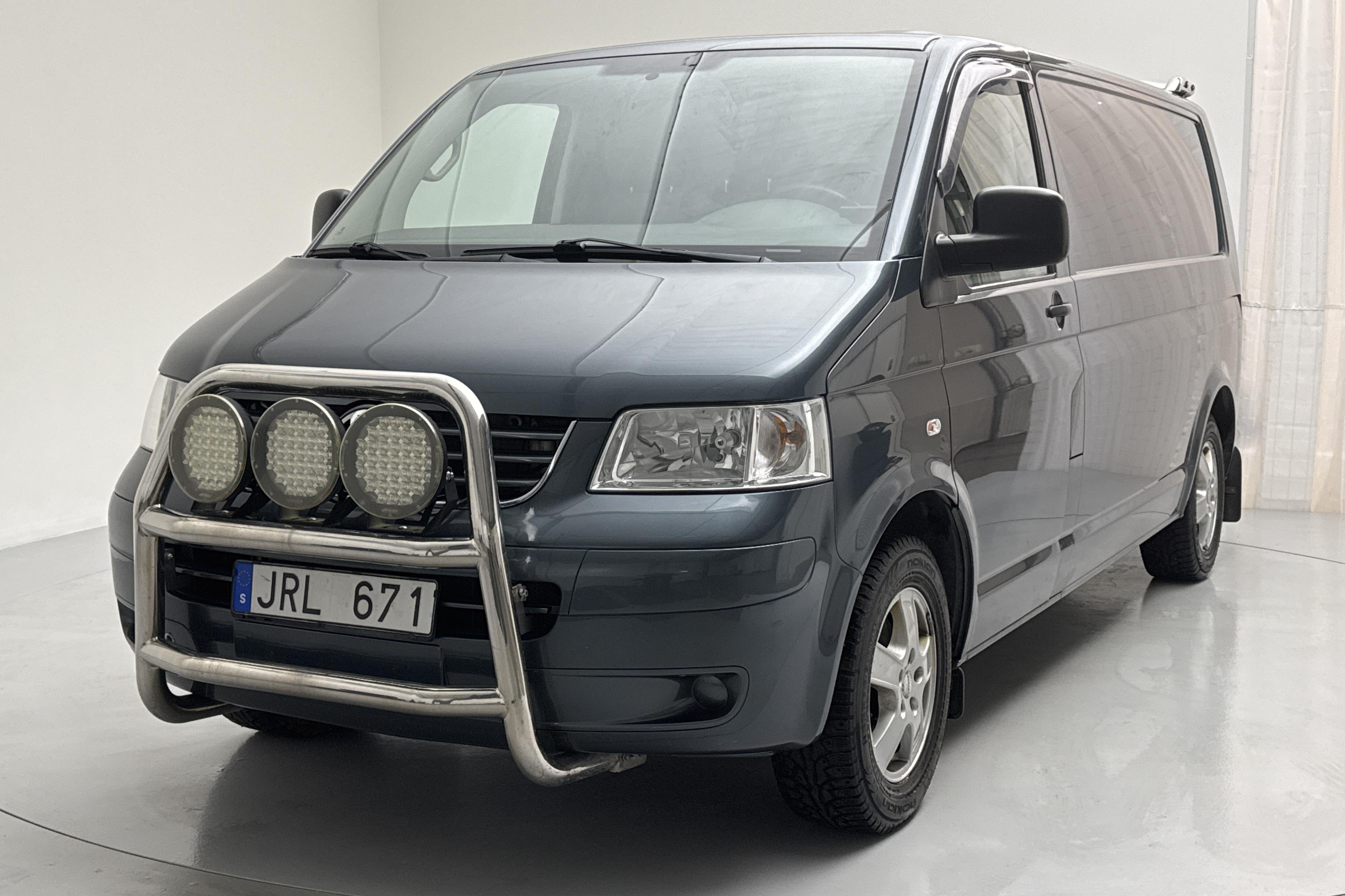 VW Transporter T5 2.5 TDI (174hk) - 147 850 km - Automatic - Dark Grey - 2009