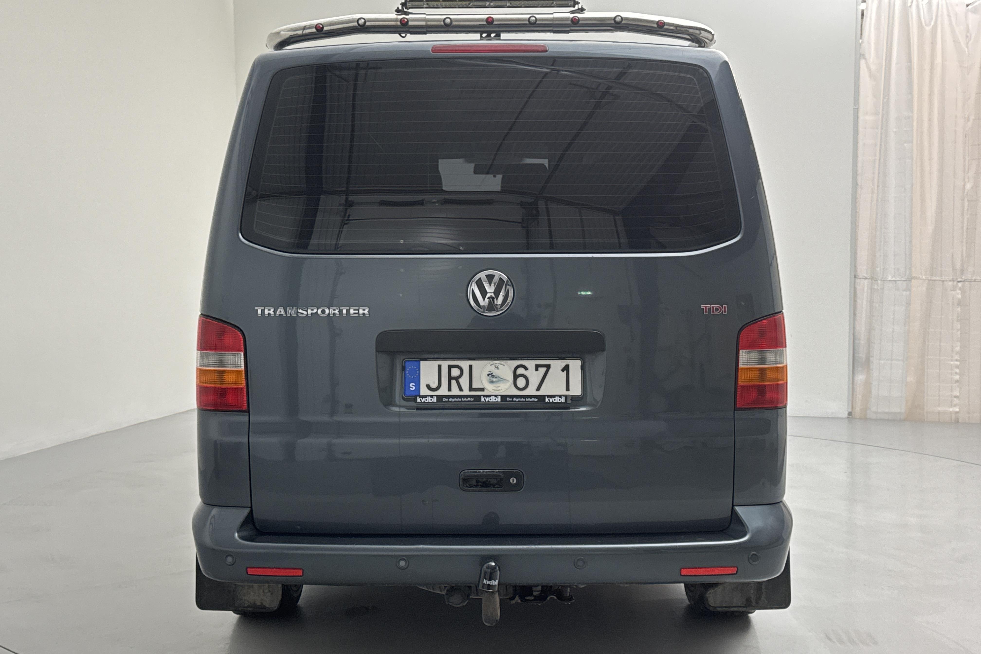 VW Transporter T5 2.5 TDI (174hk) - 147 850 km - Automatic - Dark Grey - 2009