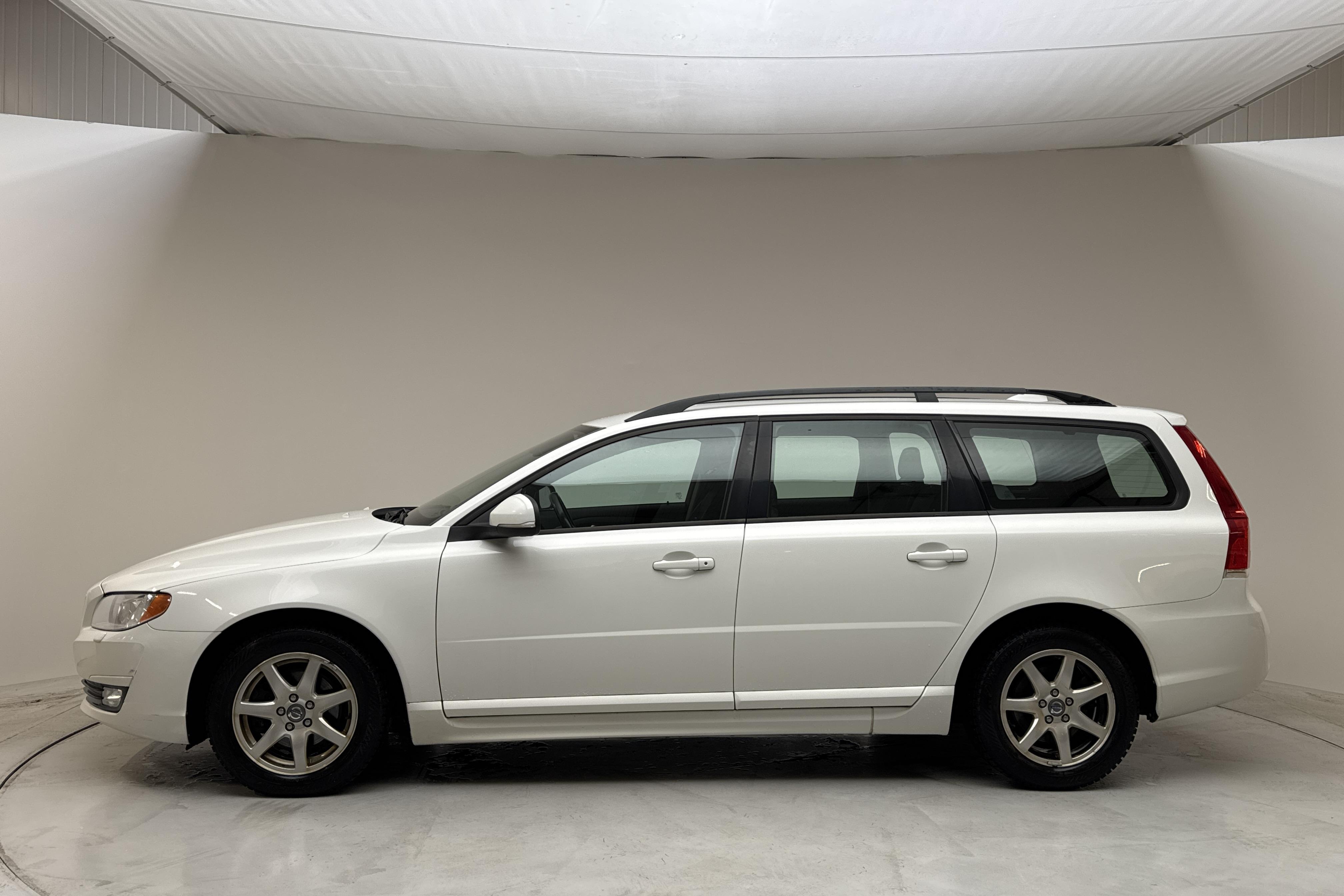 Volvo V70 II D3 (136hk) - 245 660 km - Manualna - biały - 2014