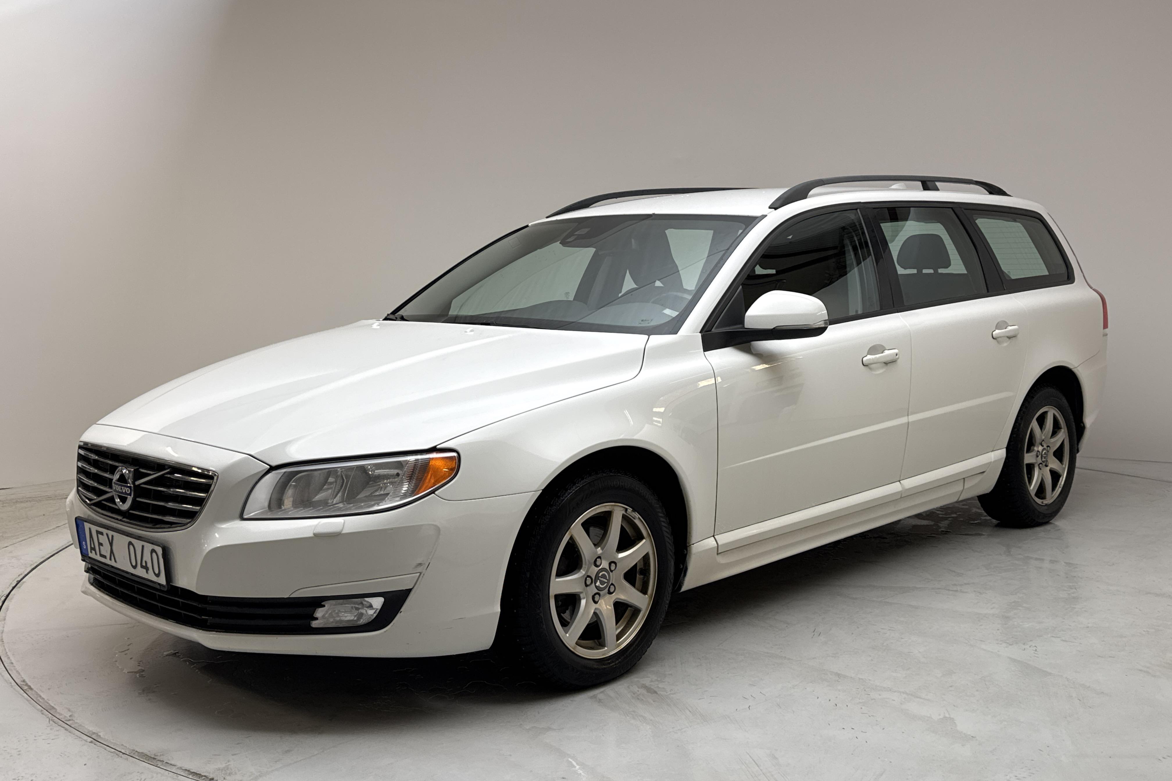 Volvo V70 II D3 (136hk) - 245 660 km - Manualna - biały - 2014