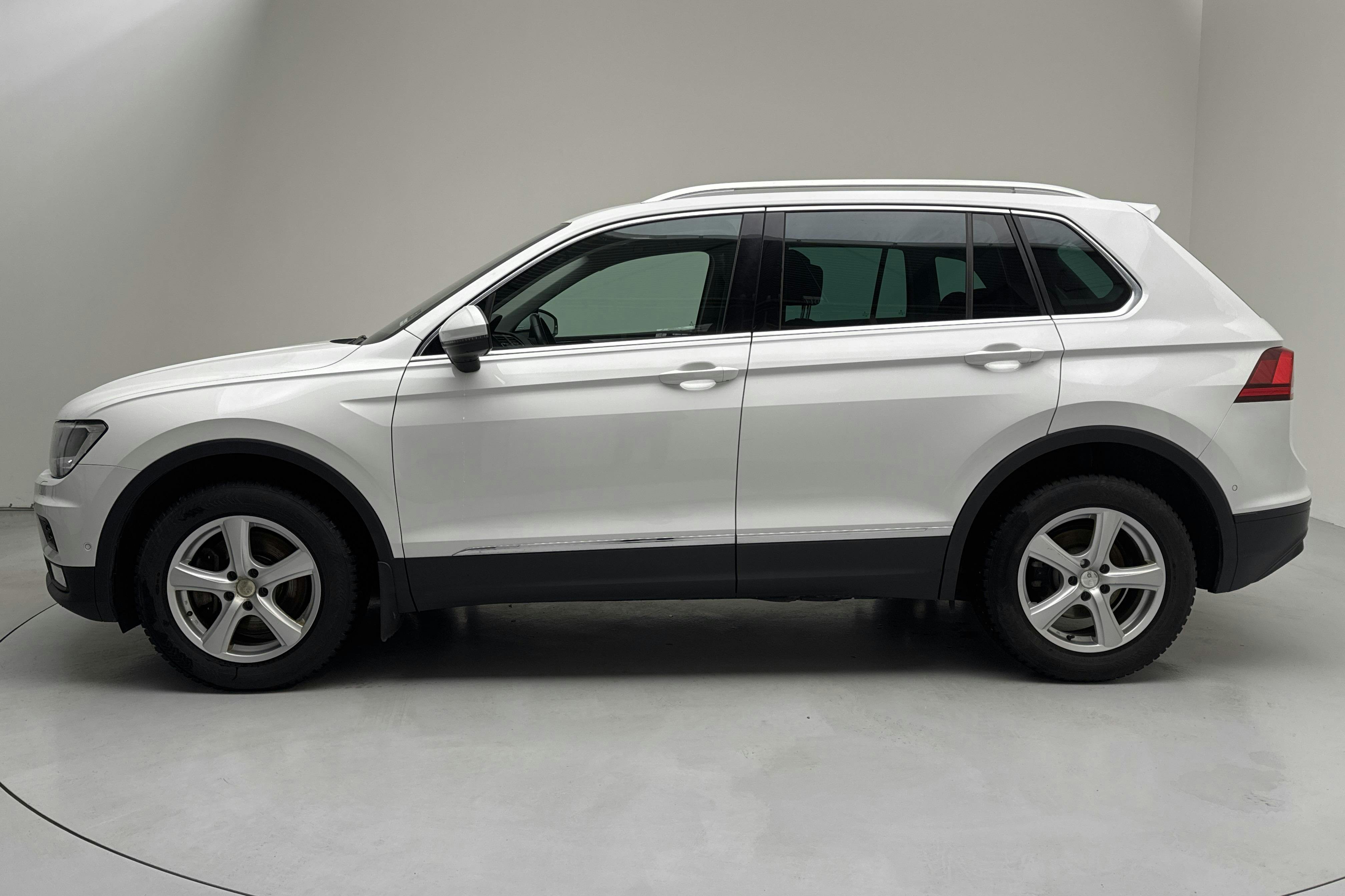 VW Tiguan 2.0 TSI 4MOTION (180hk) - 12 520 mil - Manuell - vit - 2017