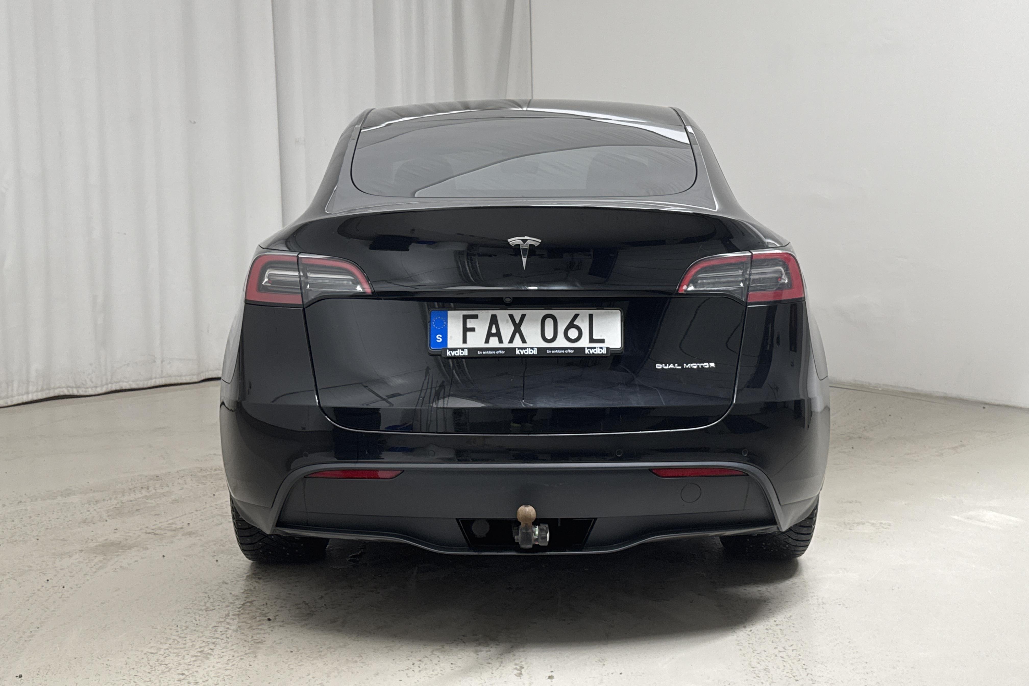 Tesla Model Y Long Range Dual Motor AWD - 7 860 mil - Automat - svart - 2022