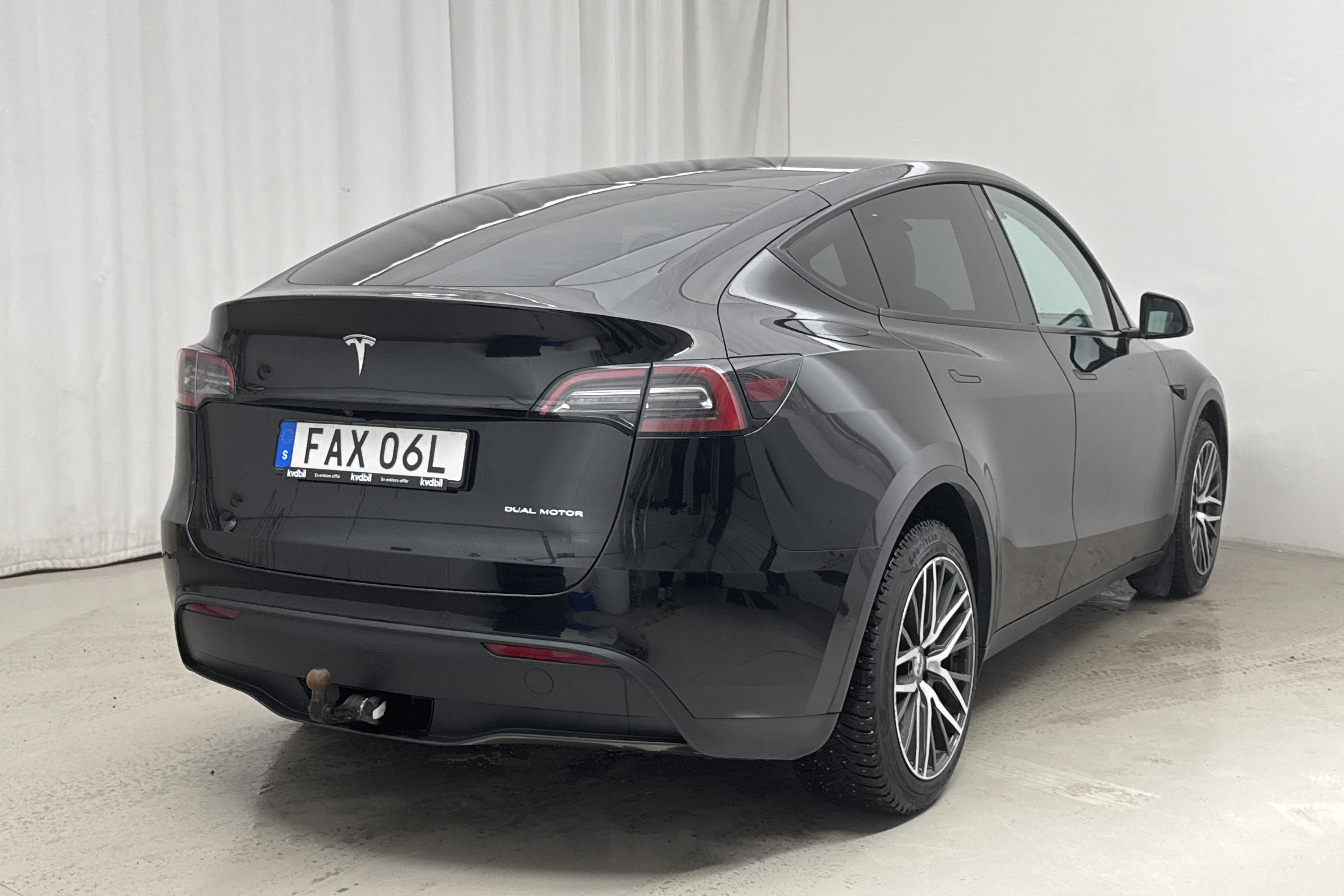 Tesla Model Y Long Range Dual Motor AWD - 7 860 mil - Automat - svart - 2022