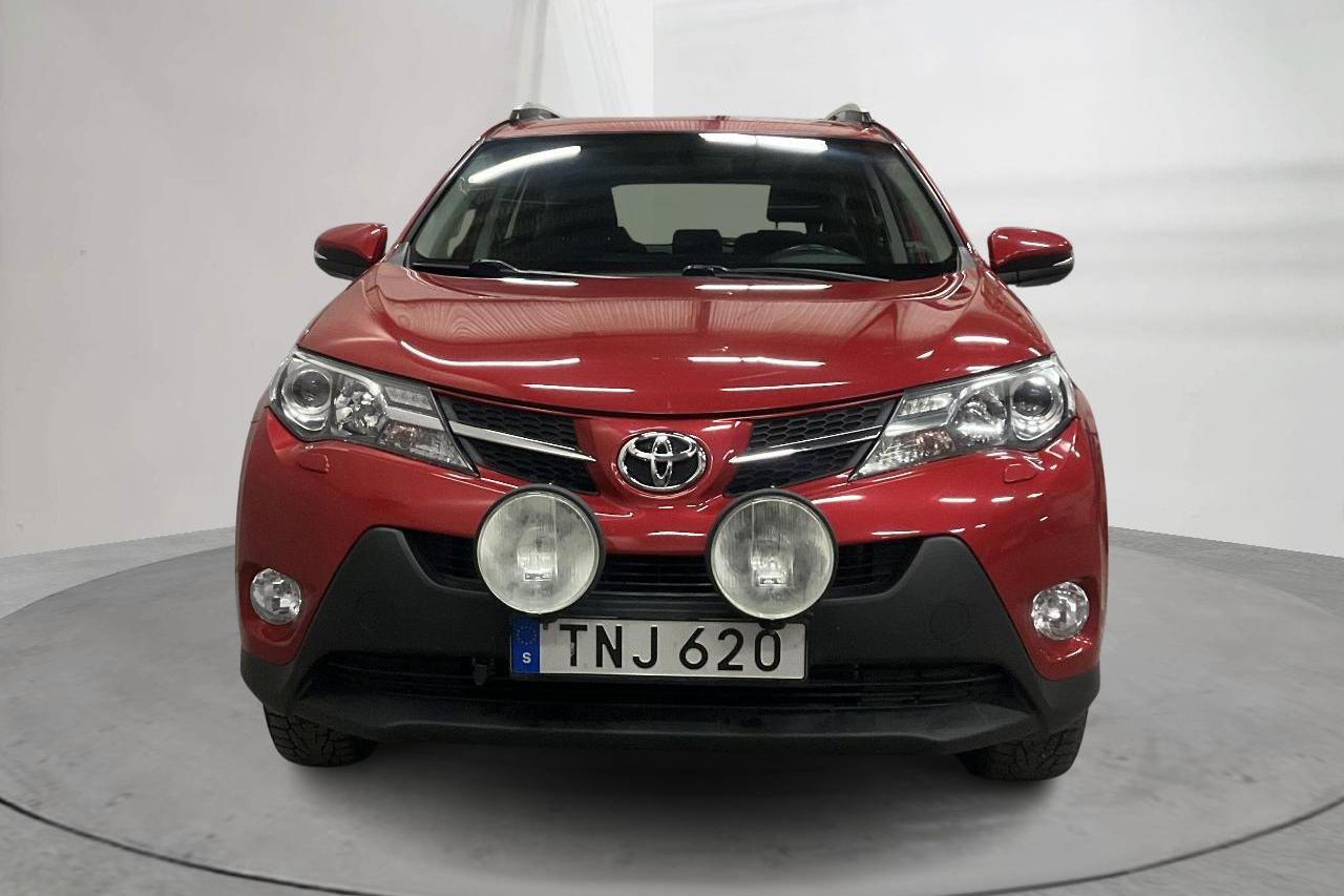 Toyota RAV4 2.2 D-4D DPF (150hk) - 157 750 km - Manual - Dark Red - 2015