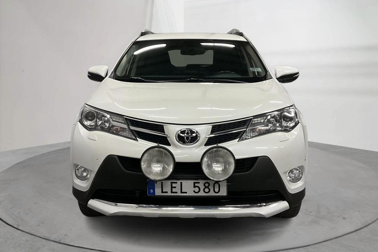 Toyota RAV4 2.2 D-4D DPF (150hk) - 20 914 mil - Manuell - vit - 2015