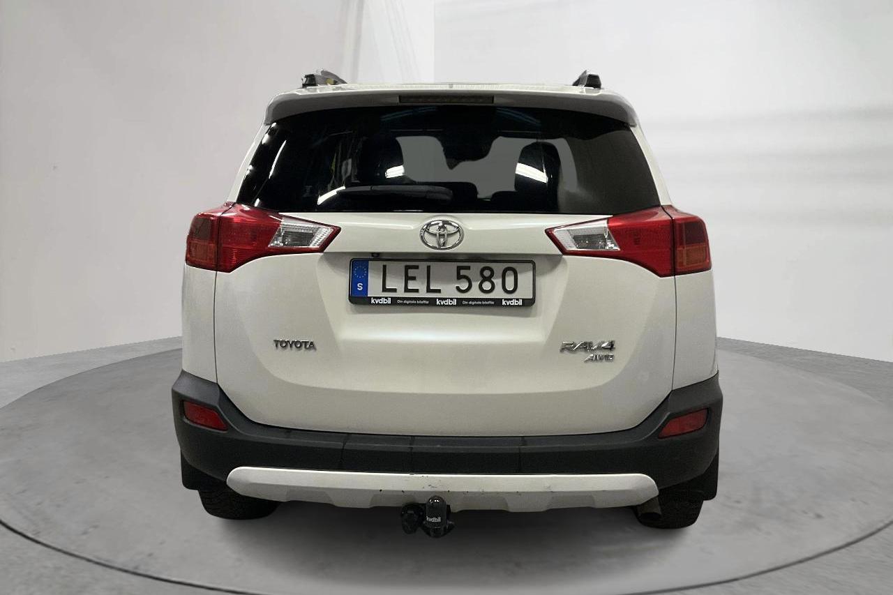 Toyota RAV4 2.2 D-4D DPF (150hk) - 20 914 mil - Manuell - vit - 2015