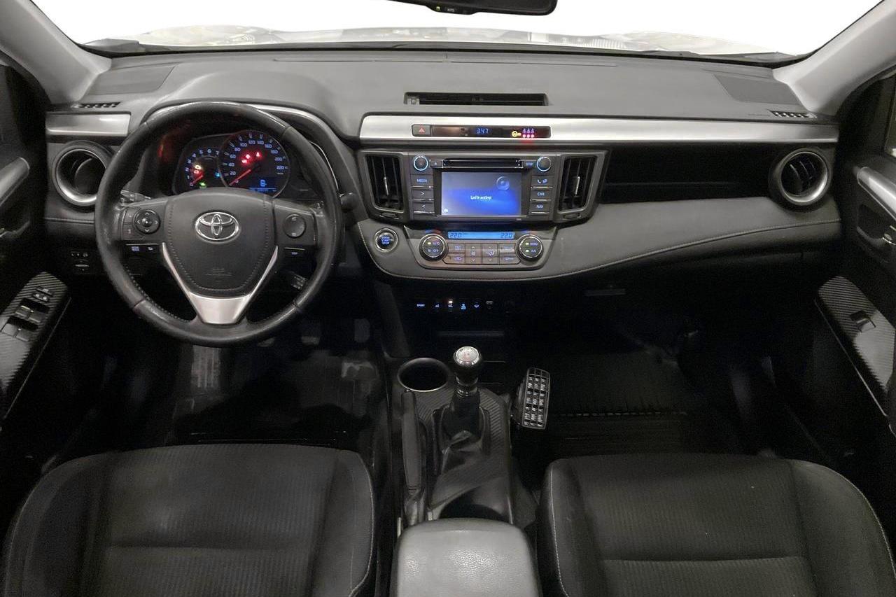 Toyota RAV4 2.2 D-4D DPF (150hk) - 20 914 mil - Manuell - vit - 2015