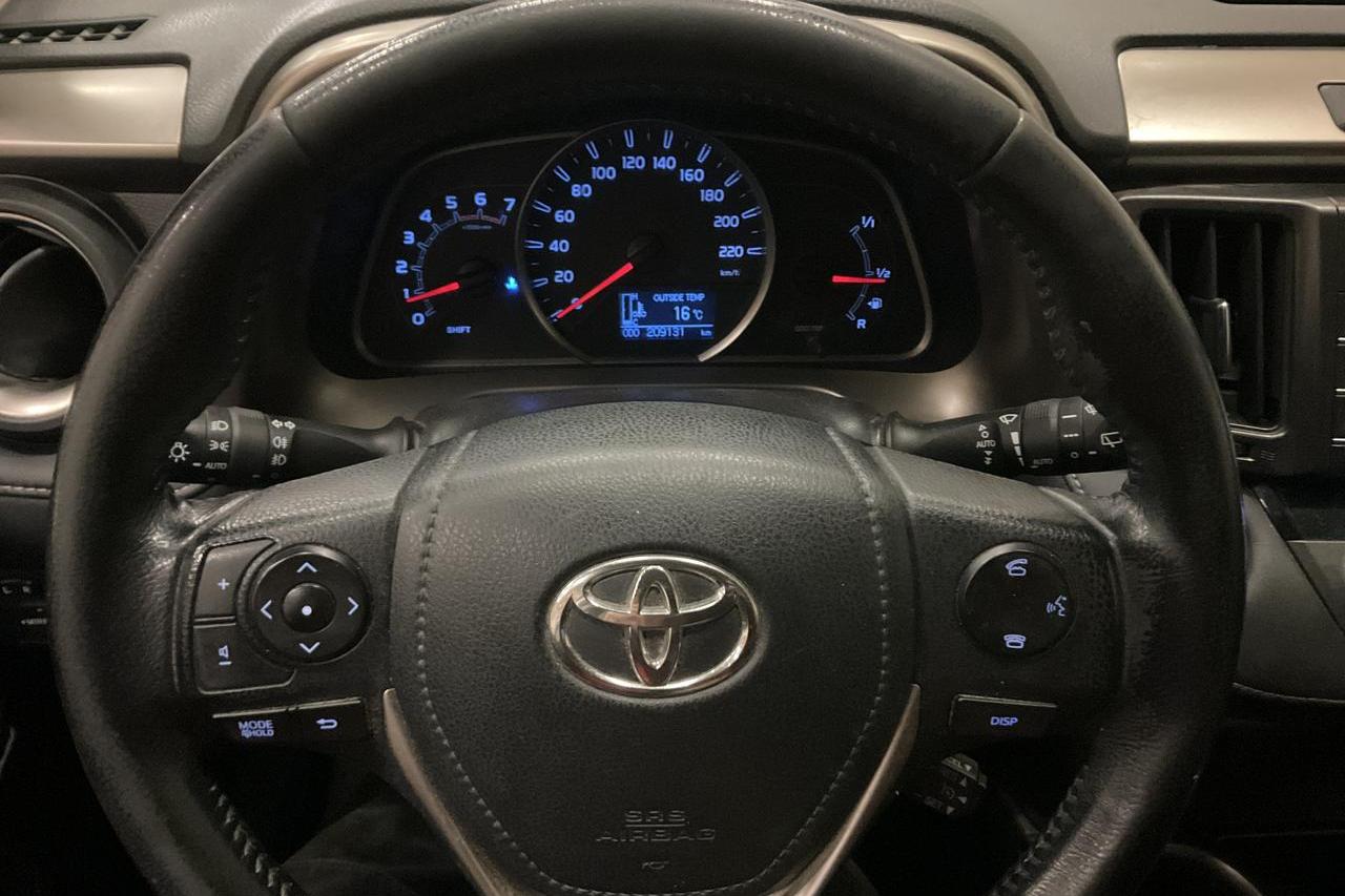 Toyota RAV4 2.2 D-4D DPF (150hk) - 20 914 mil - Manuell - vit - 2015