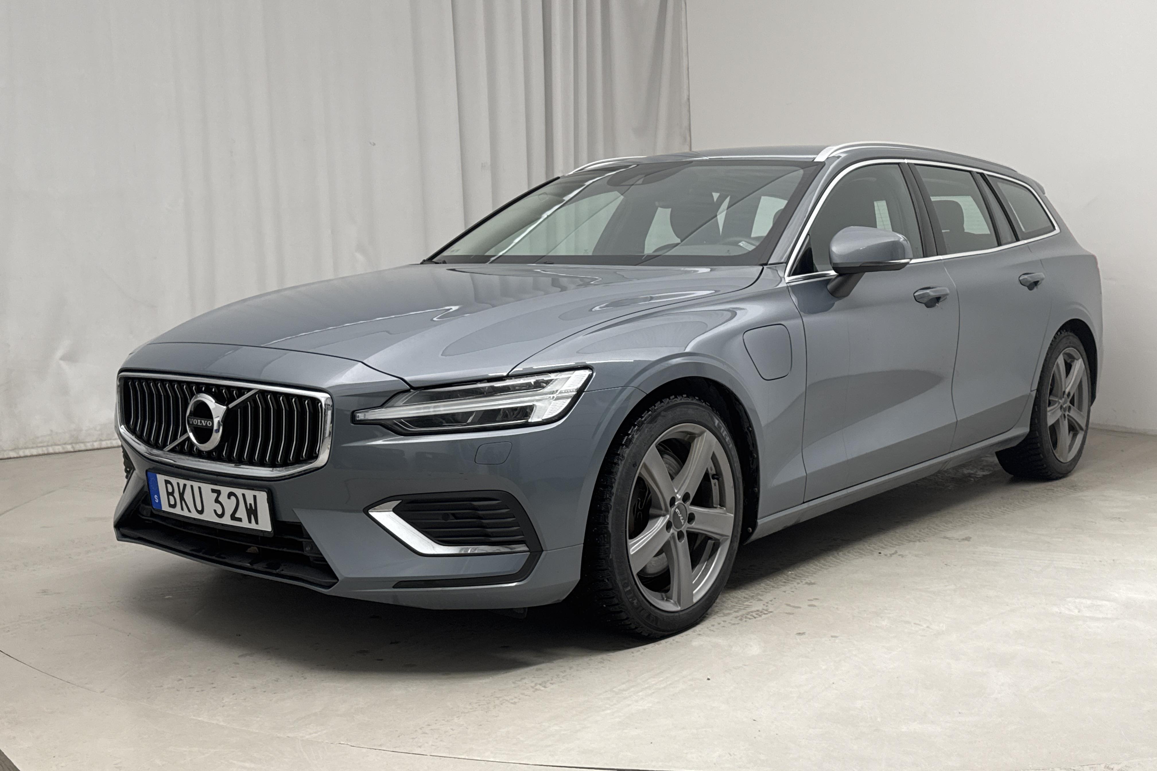 Volvo V60 T6 AWD Twin Engine (340hk) - 150 330 km - Automaattinen - harmaa - 2022