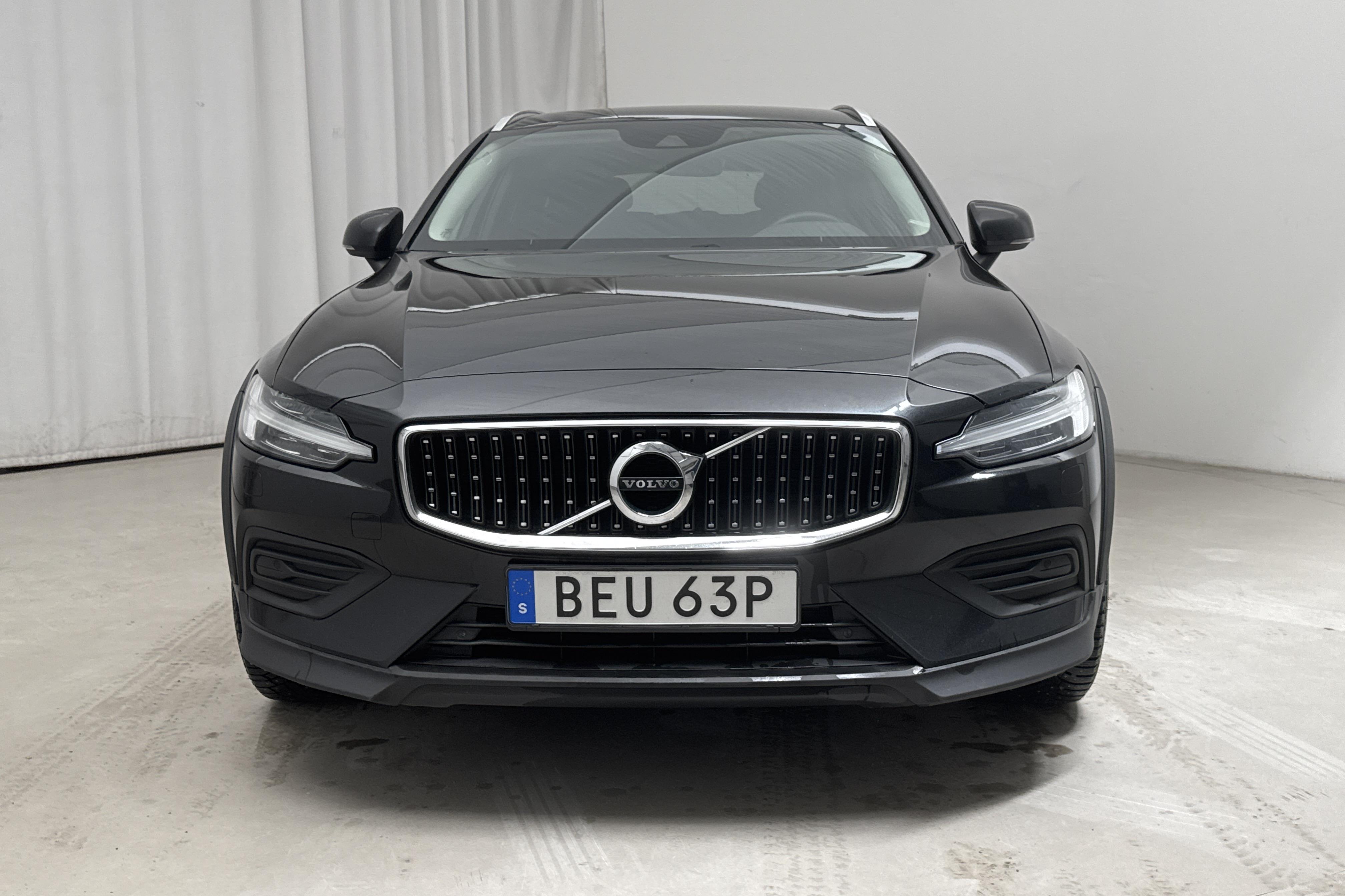 Volvo V60 B4 Cross Country AWD Mildhybrid, Diesel (197hk) - 142 270 km - Automaattinen - musta - 2022