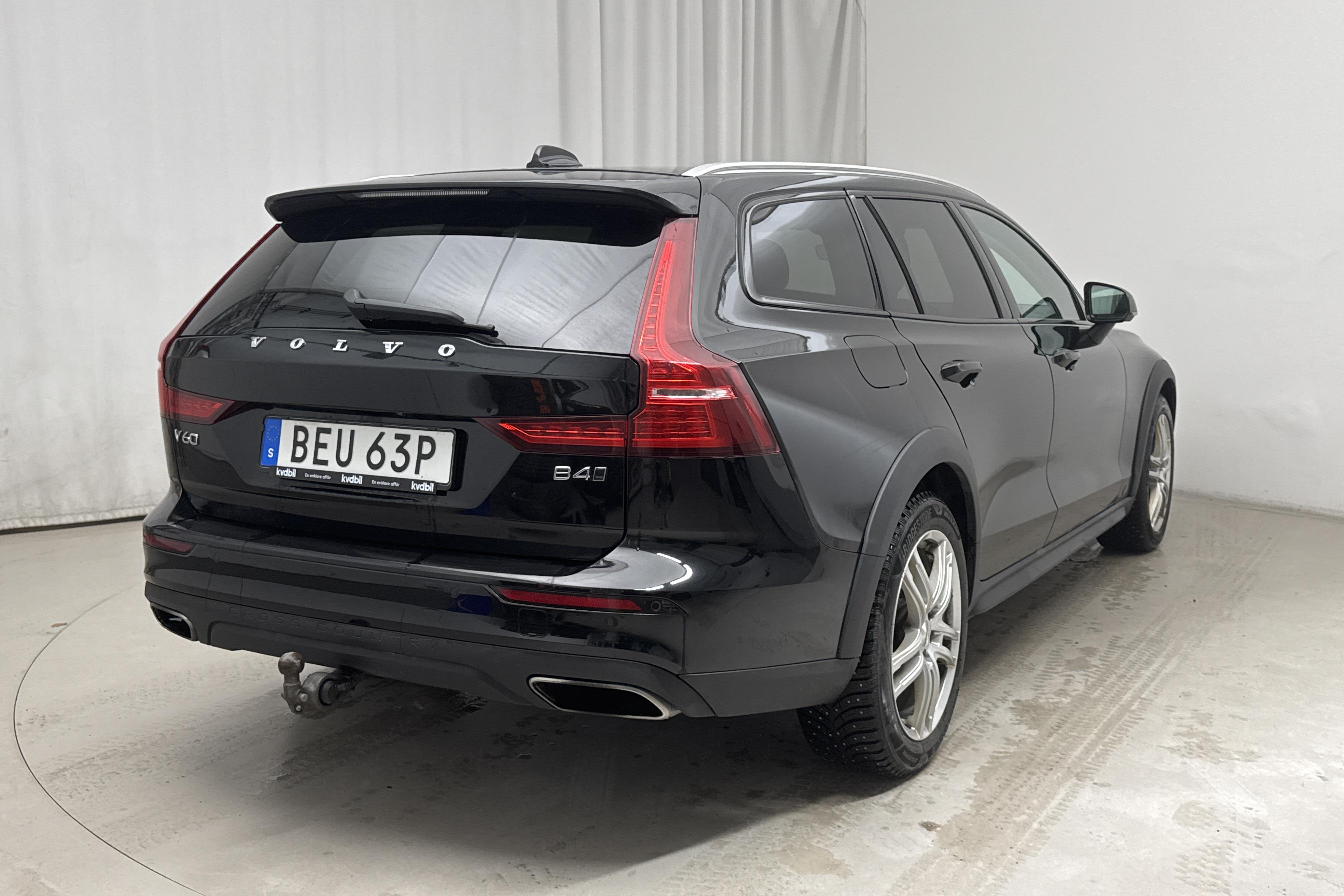 Volvo V60 B4 Cross Country AWD Mildhybrid, Diesel (197hk) - 142 270 km - Automaattinen - musta - 2022